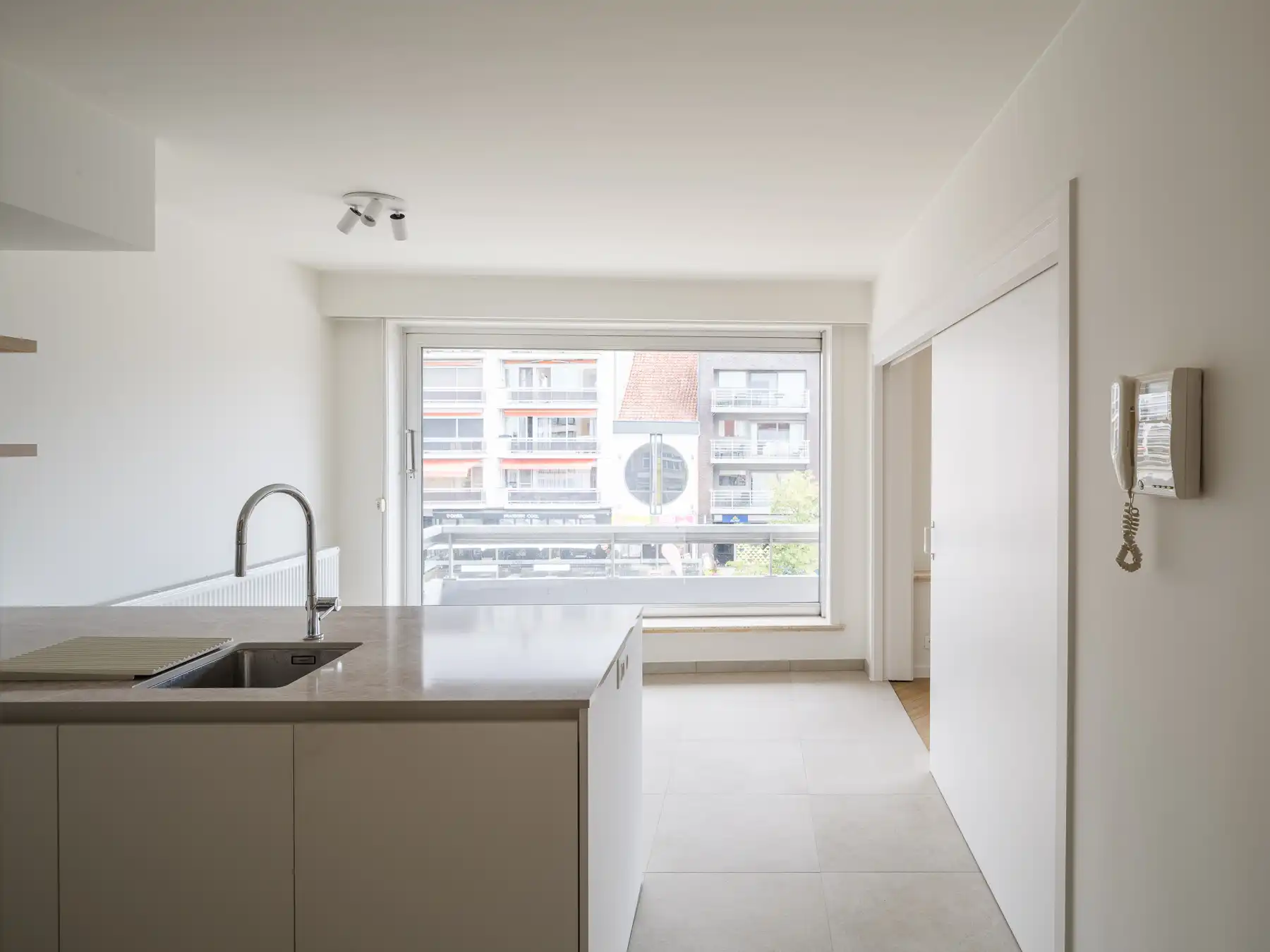 Instapklaar appartement met zicht op de Markt foto 9