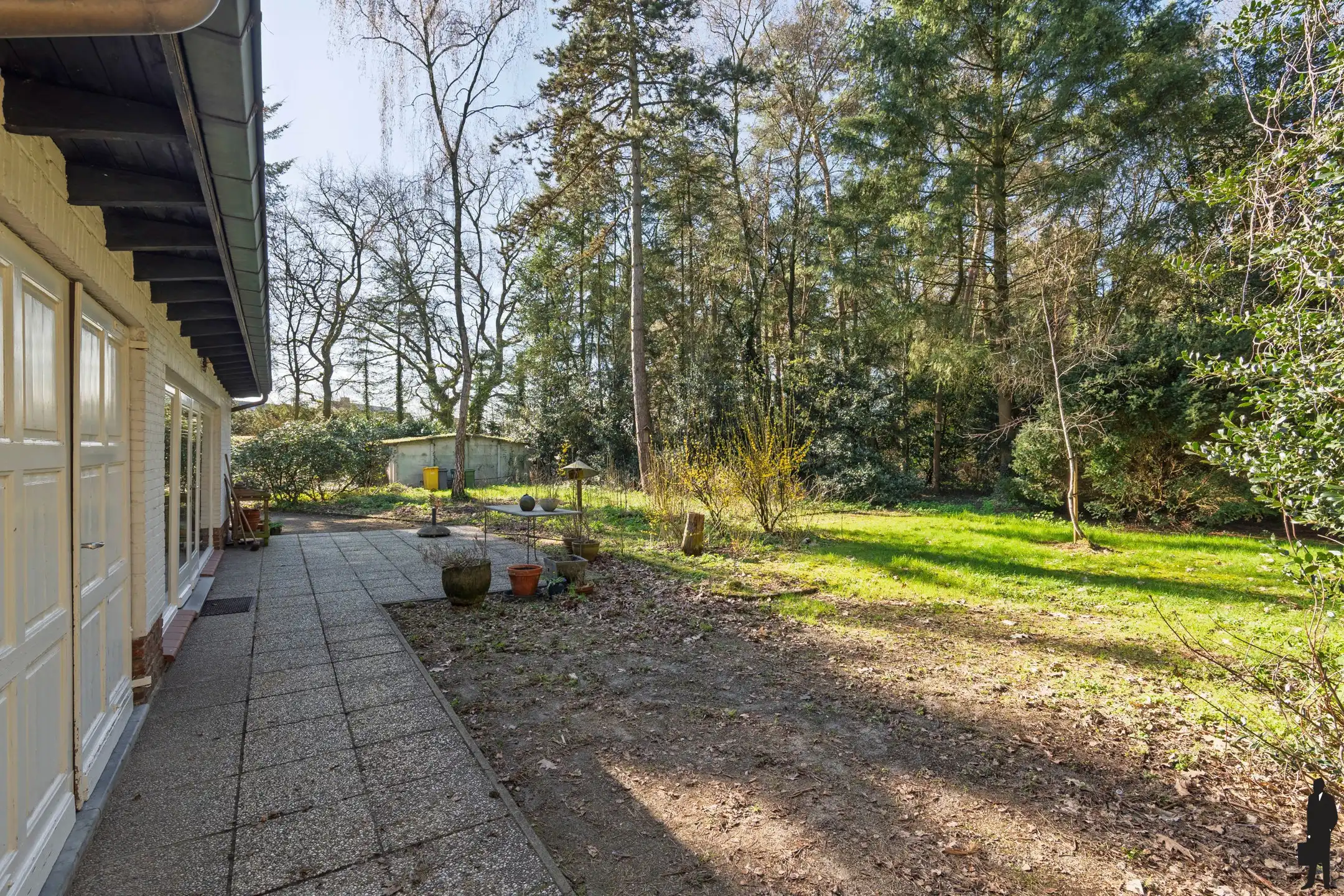 Uitzonderlijk gelegen villa in groen op grond van ca 1.730m² foto 20
