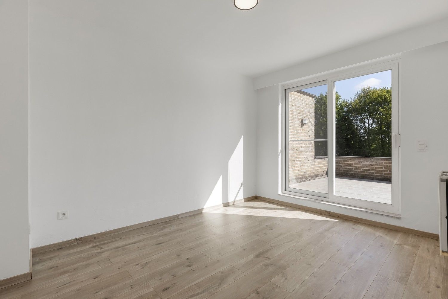 Gerenoveerd appartement met 2 slpkrs en garage foto 8