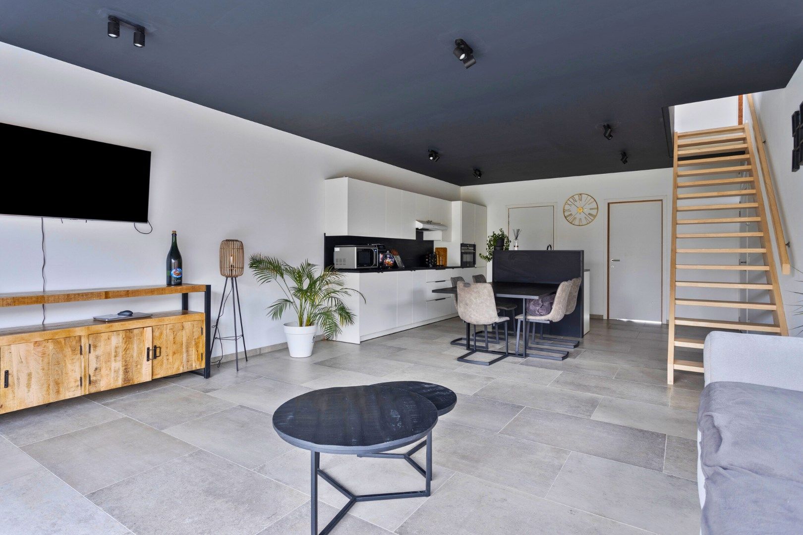 Ruime nieuwbouw met home-office, 3 slaapkamers, tuin met uitweg & garage. foto 7