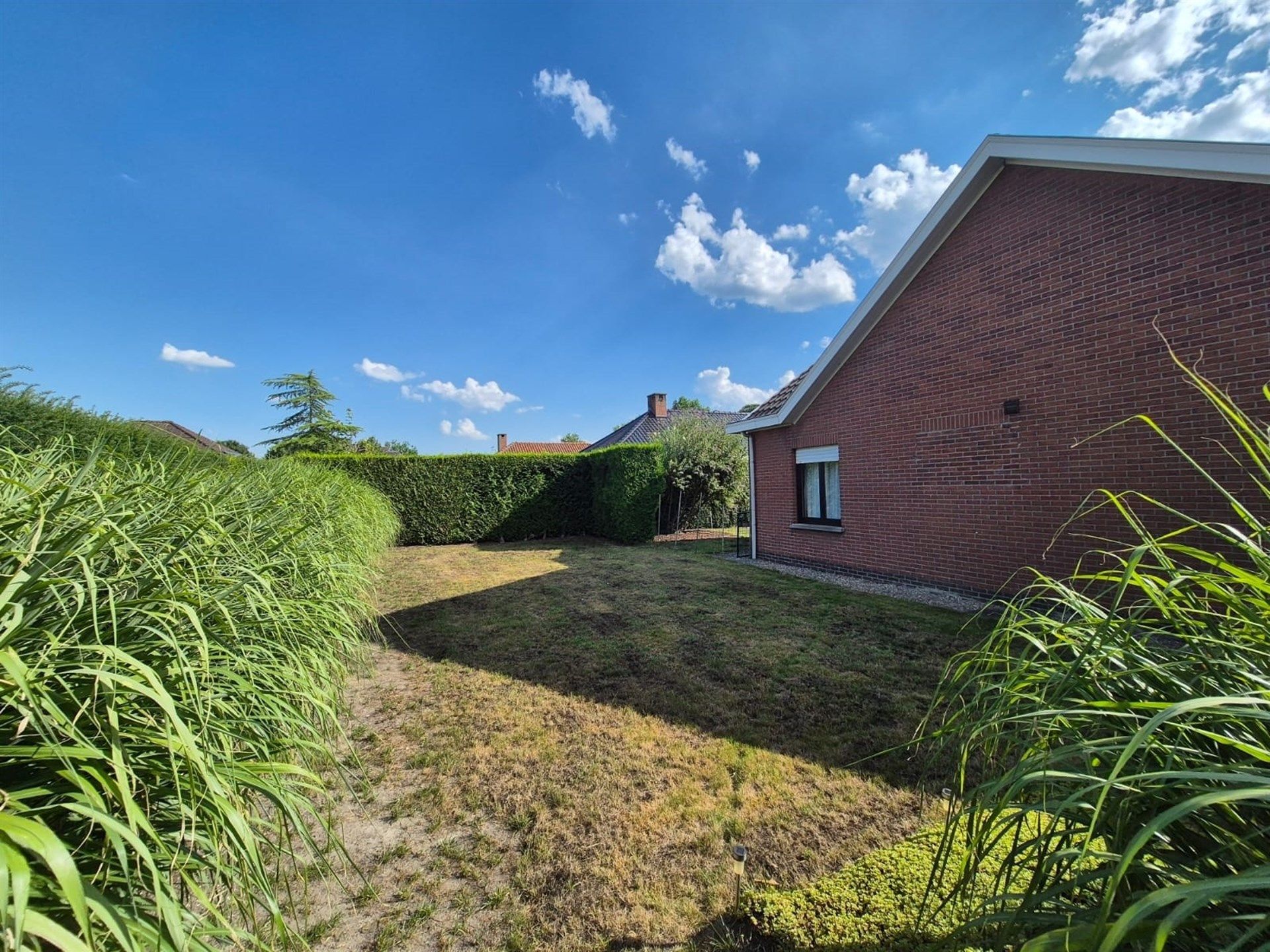 Gunstig gelegen bungalow met 3 slaapkamers. foto 13