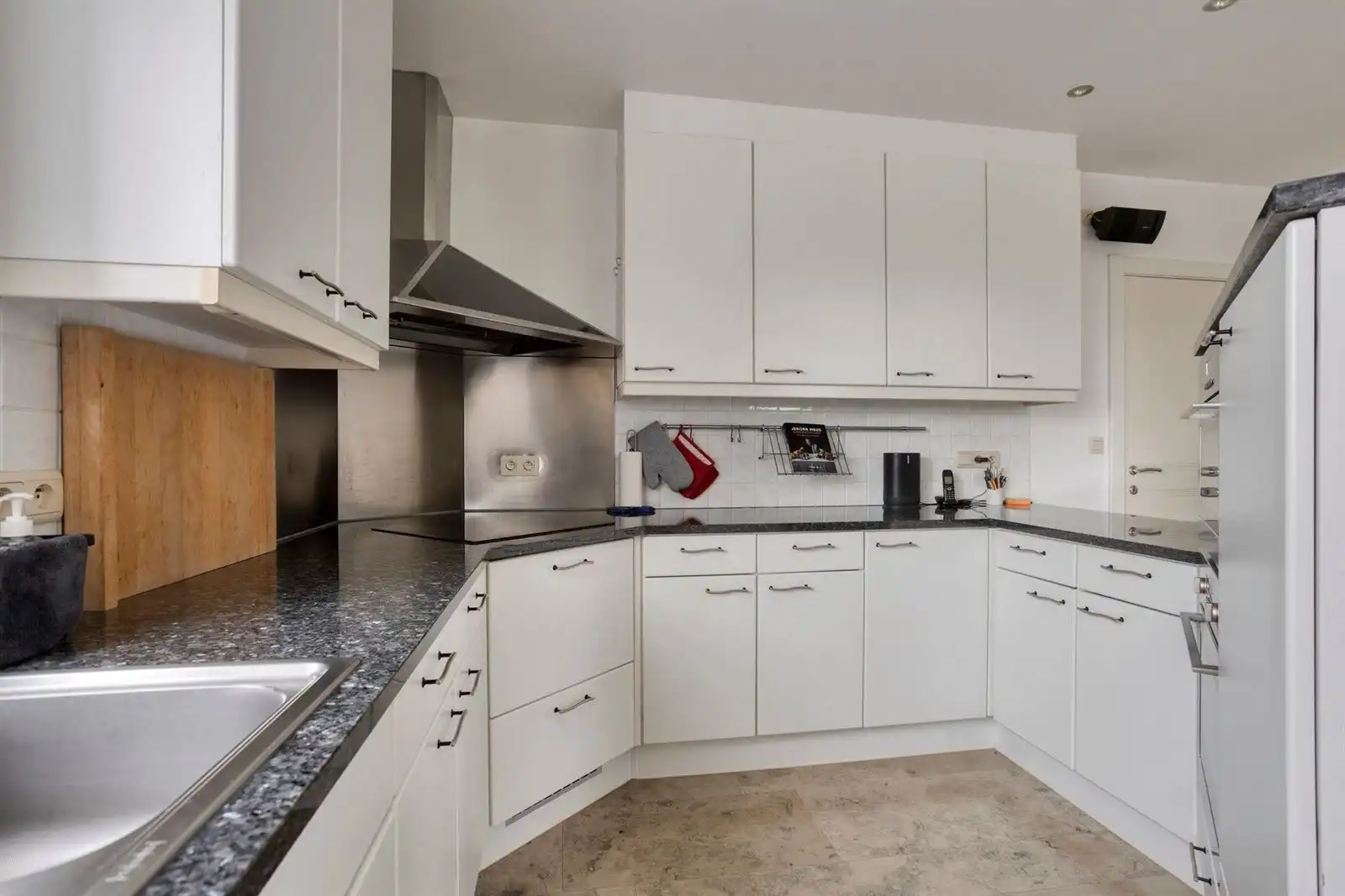 Alleenstaande villa  met 4 slaapkamers en tuin  foto 8