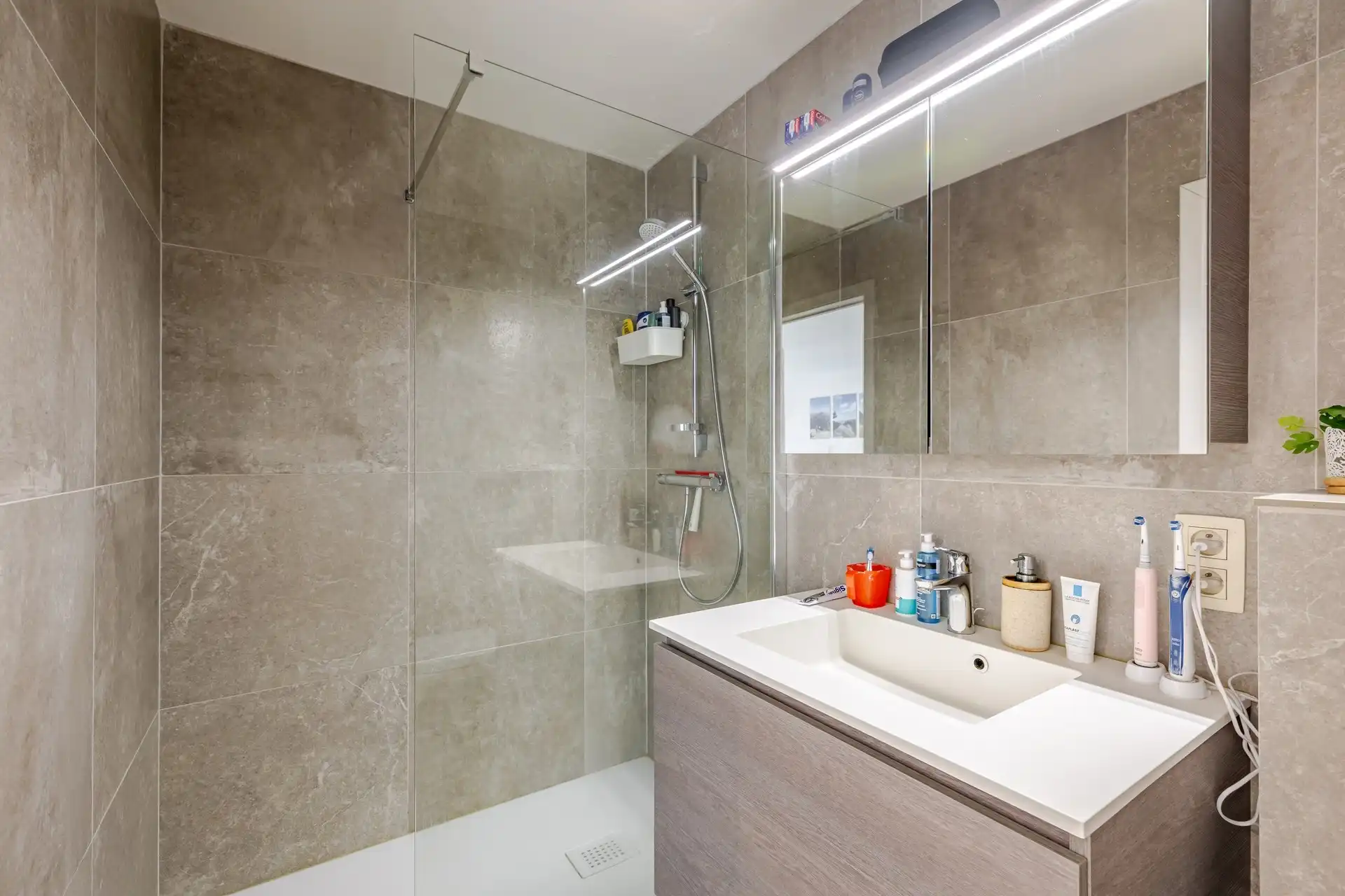 Perfect instapklaar en recent gerenoveerd appartement met garage op toplocatie in Liedekerke foto 8