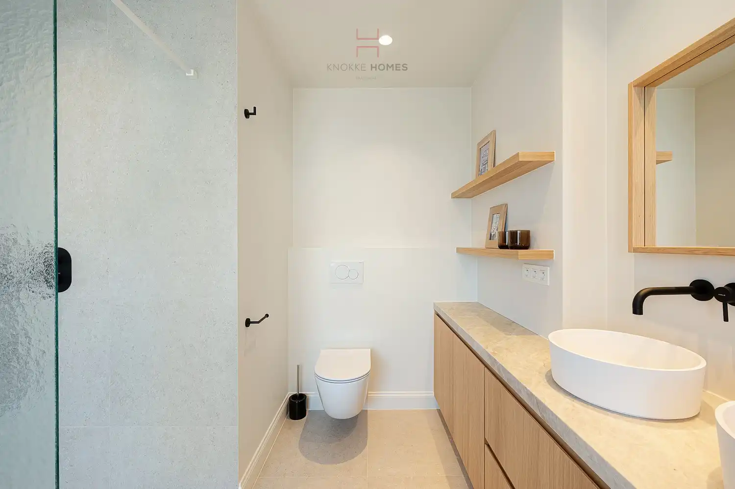 Uitzonderlijk gerenoveerde koppelvilla op topligging in Duinbergen foto 28