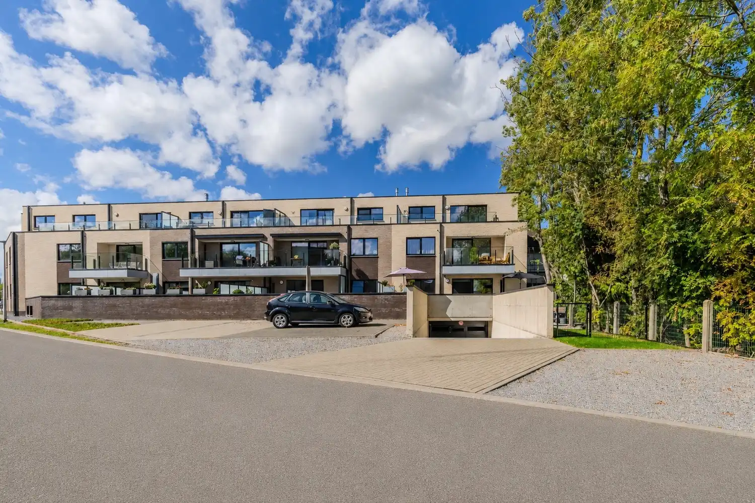 Stijlvol gelijkvloers 2-slaapkamerappartement met 2 badkamers, ruim terras en stadstuin in Lanaken foto 28