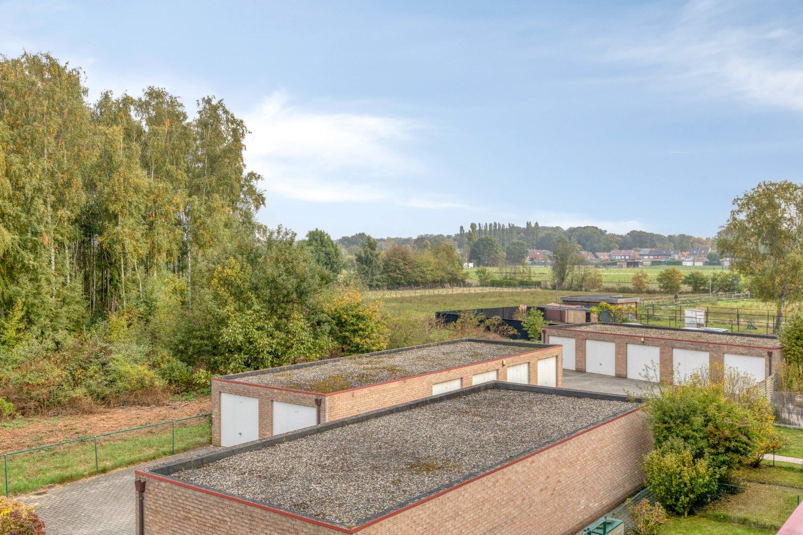 Riant dakappartement met terras en garage foto 18