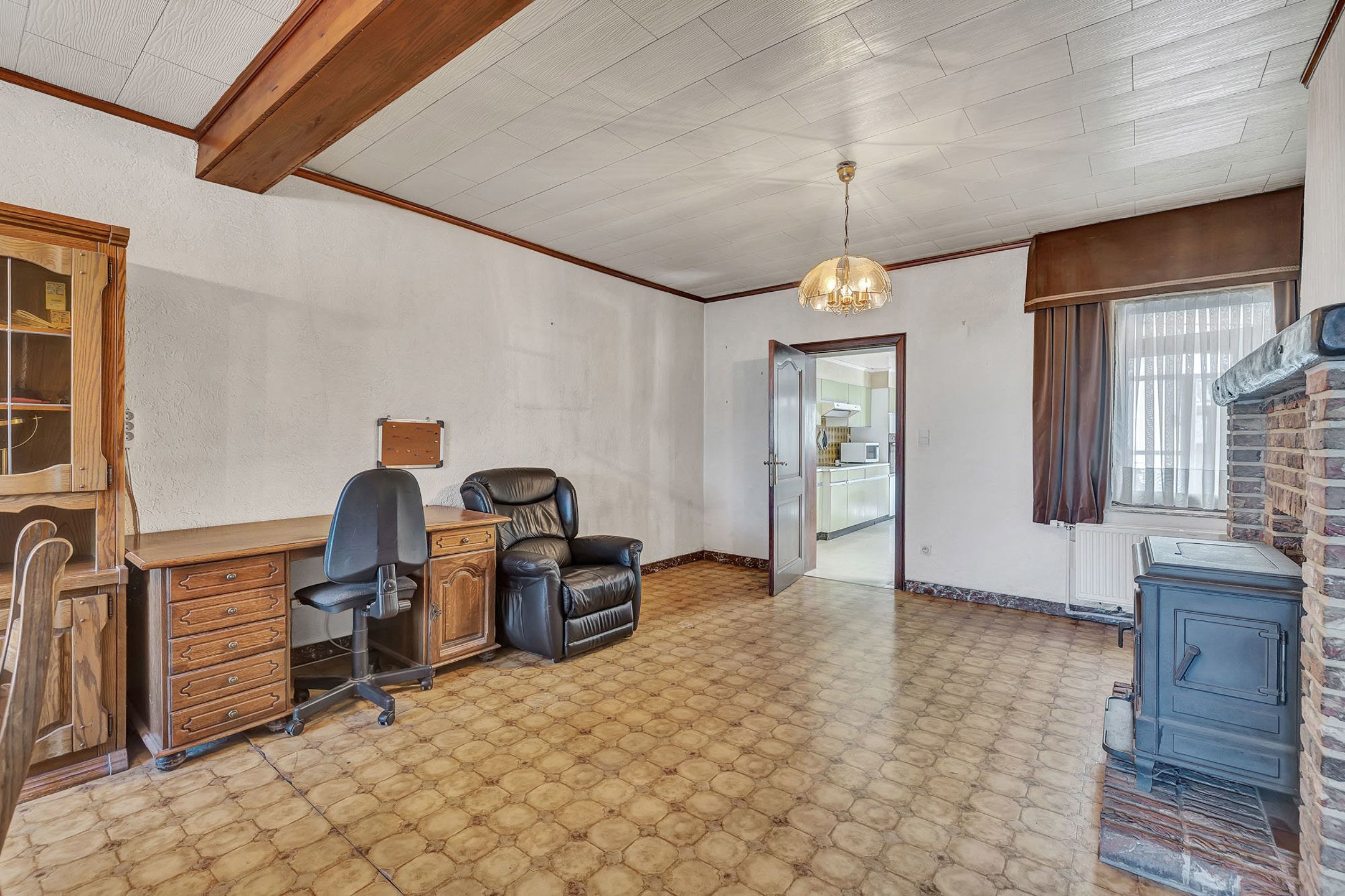 Ruime te renoveren woning op toplocatie foto 5