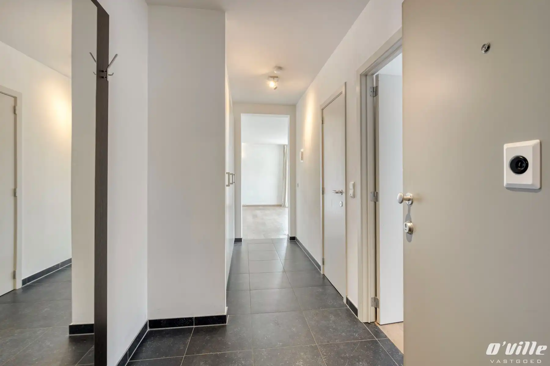 Modern stijlvol appartement strategisch gelegen op 5 km van de NATO foto 9