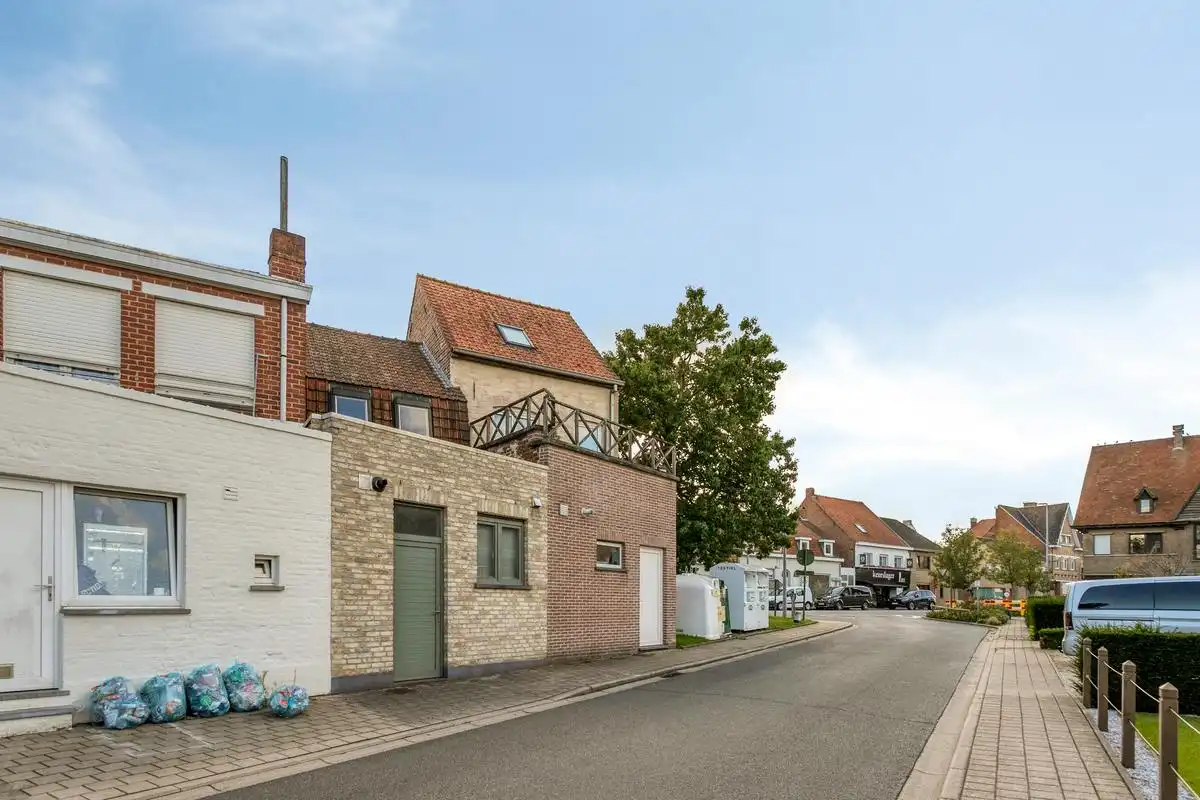 Instapklaar huis te koop met 2 slaapkamers in de Ieperstraat in Poperinge foto 12