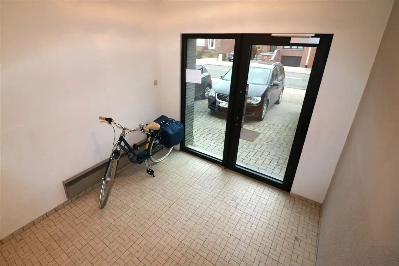 Appartement met 2 slpk, terras, tuin en autostaanplaats foto 30