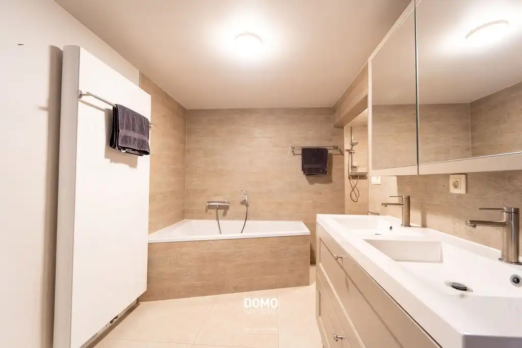 Verrassend ruime woning met karakter te Kuringen. foto 8