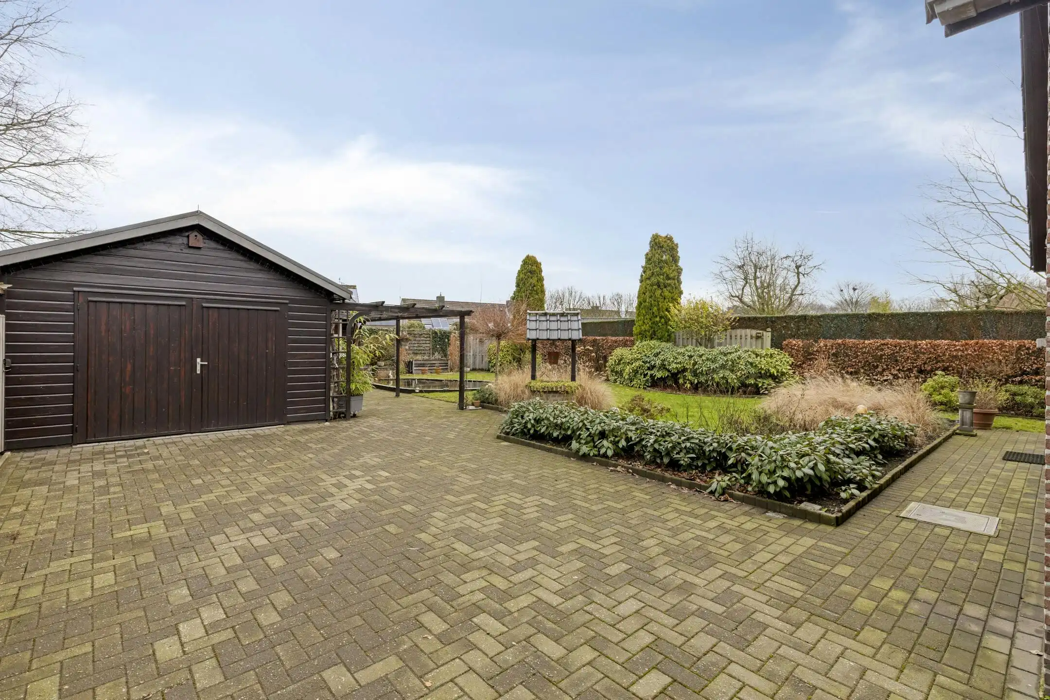 Verzorgde goed gelegen bungalow met grote garage en zolder foto 22