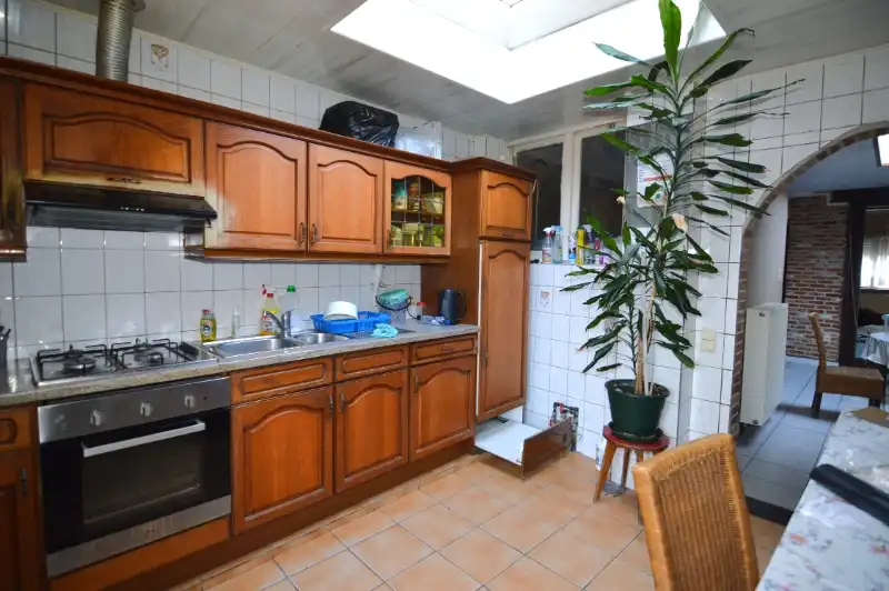 TE RENOVEREN: 193 m2 - 4 slpks - nabij station/stadsrand foto 2