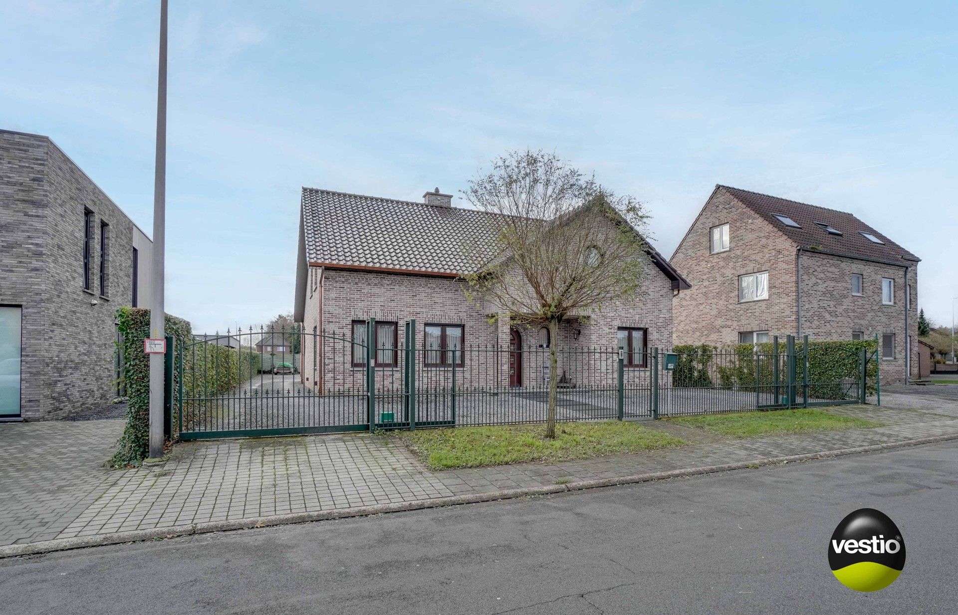 LANDELIJKE WONING MET RUIME GARAGE OP RUSTIGE LOCATIE TE OPOETEREN foto 39