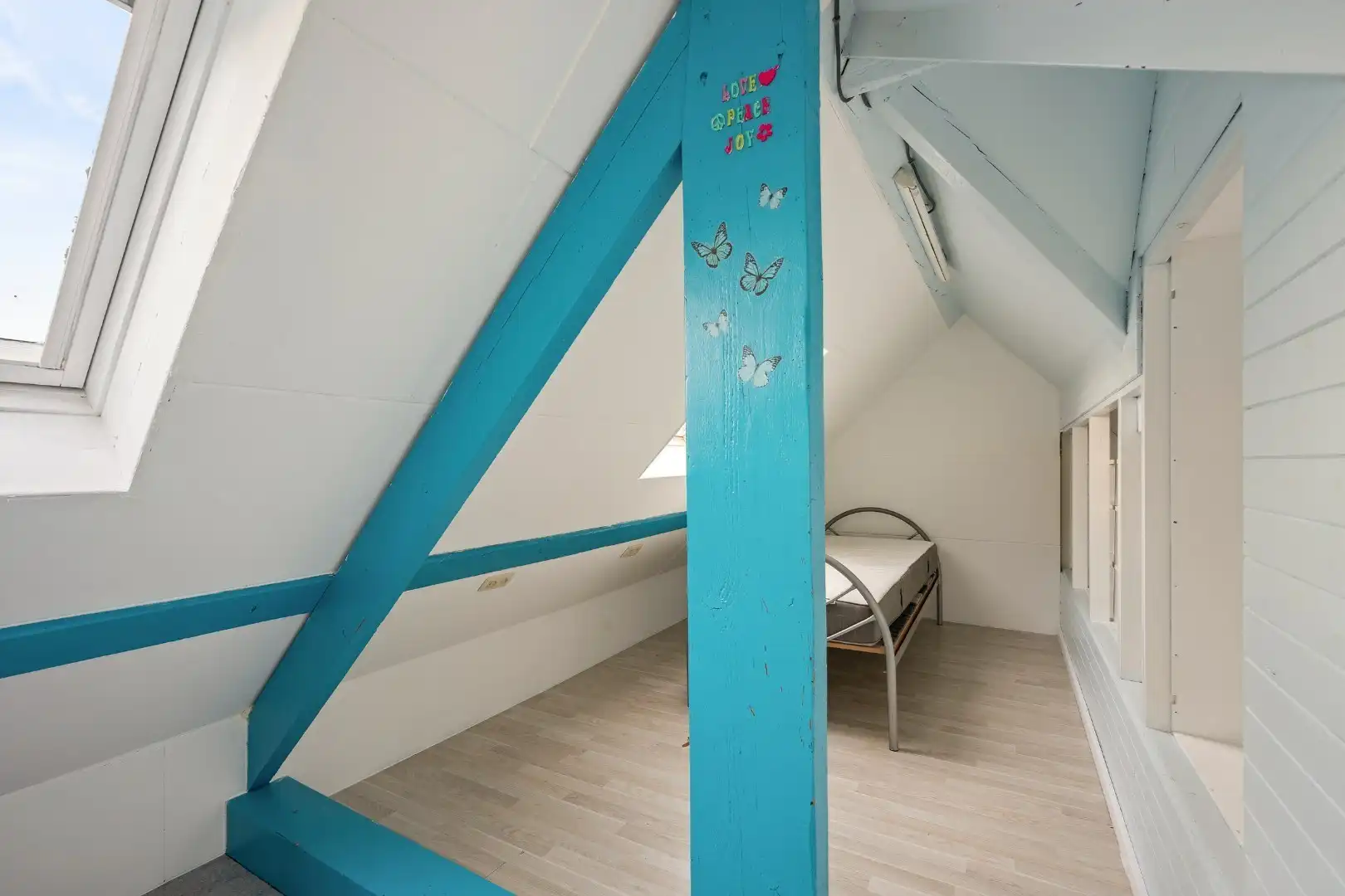 Instapklare halfopen woning met 5 slaapkamers, zonnige tuin en garage in Roeselare foto 12