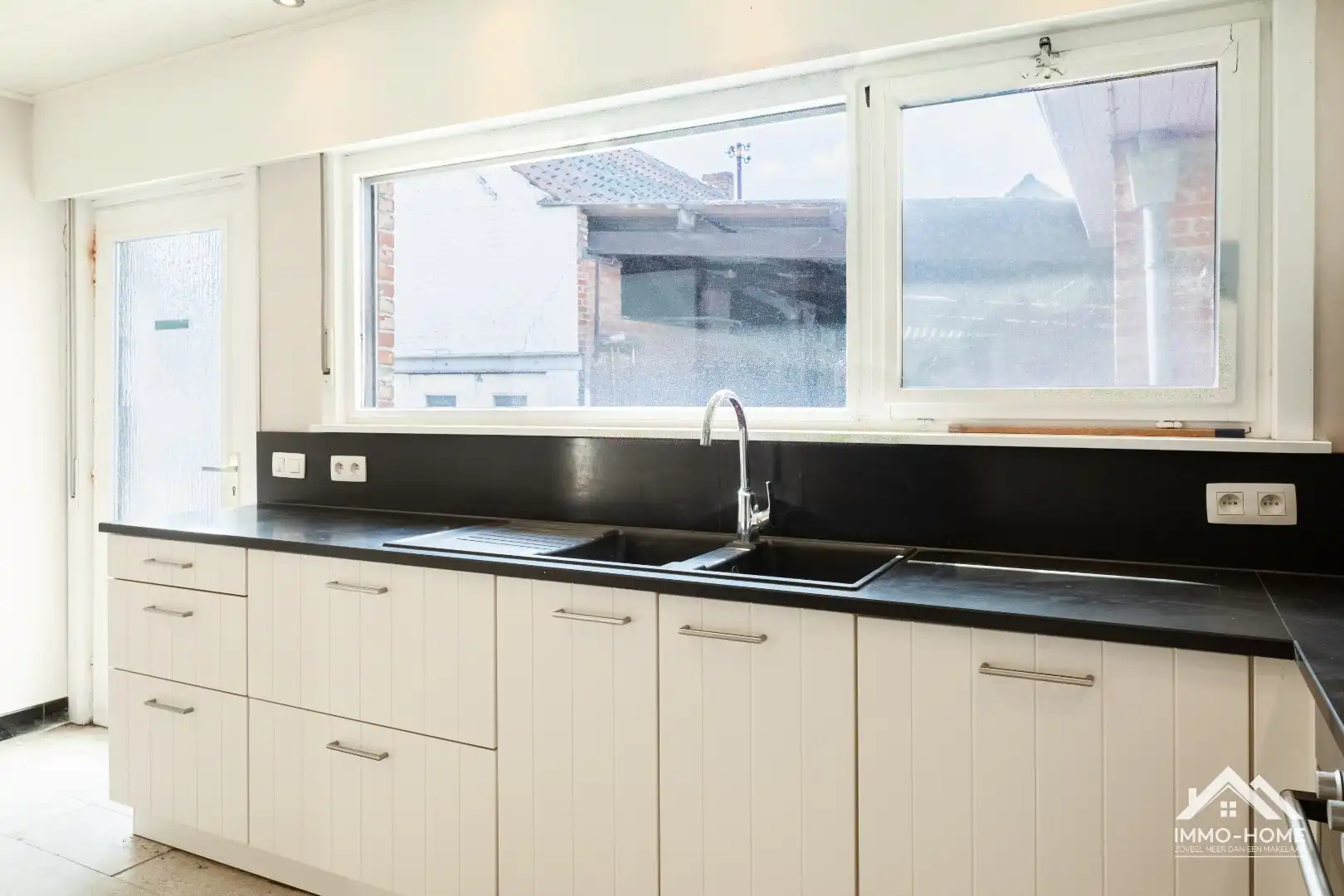 Ruime te renoveren hoekwoning met garage!!  foto 5