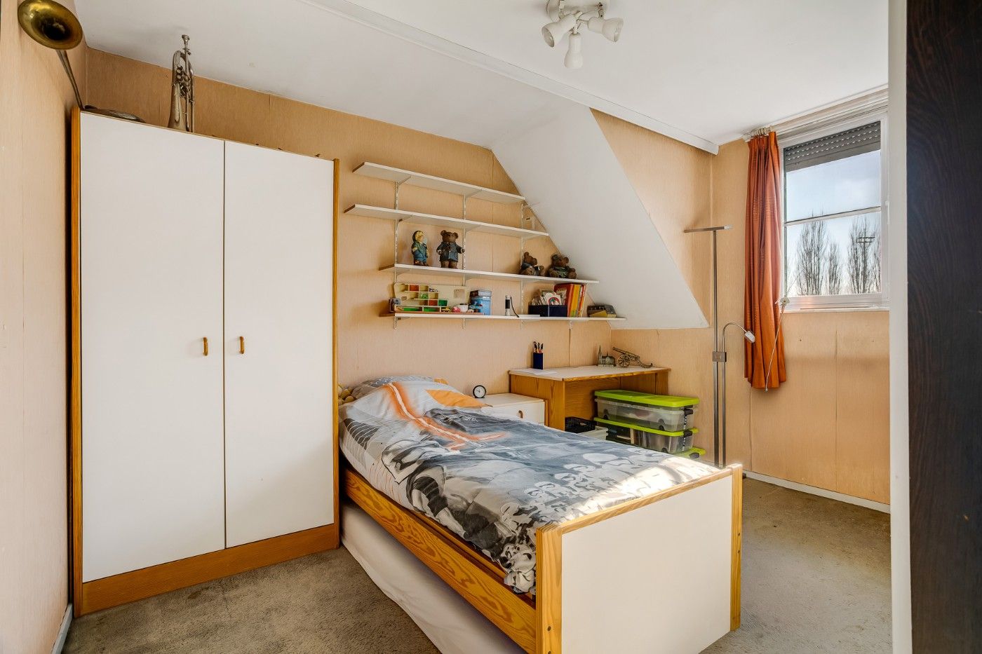 Centraal gelegen, op te frissen woning met 2 à 3 slpk., inpandige garage en tuin foto 16