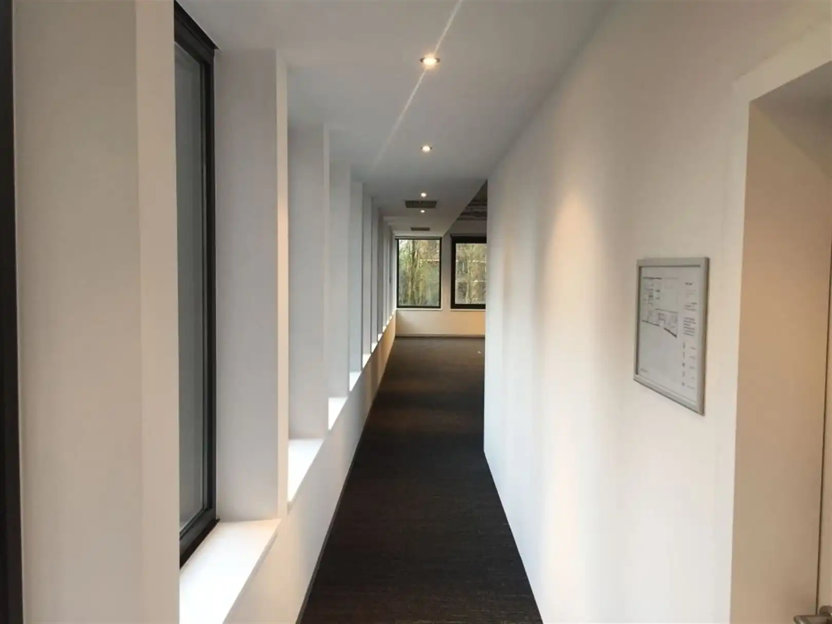 Instapklare kantoren op strategische ligging foto 3