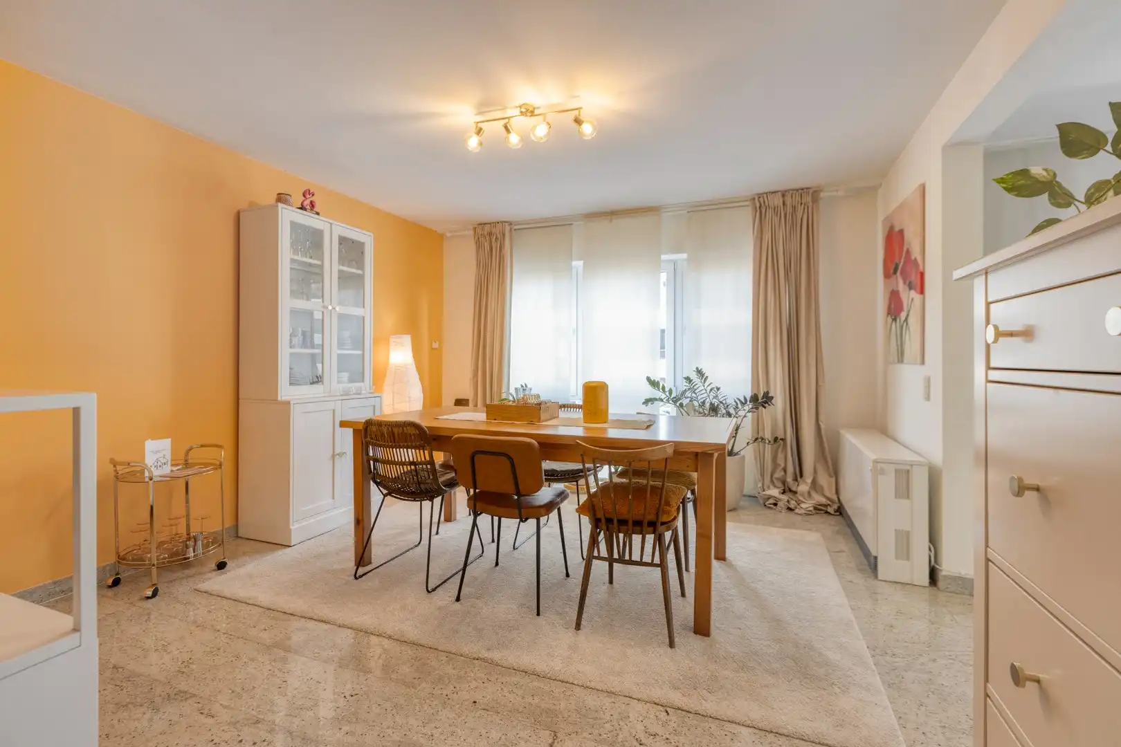 Karaktervol en instapklaar appartement met 2 slaapkamers, terras én garage in het centrum van Zutendaal. foto 13