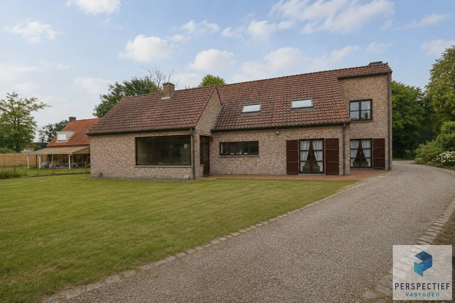 Ruime charmante villa met 4 GROTE slaapkamers, garage,&nbsp;&nbsp;tuin en bijhuis in rustige en landelijk omgeving. foto 3