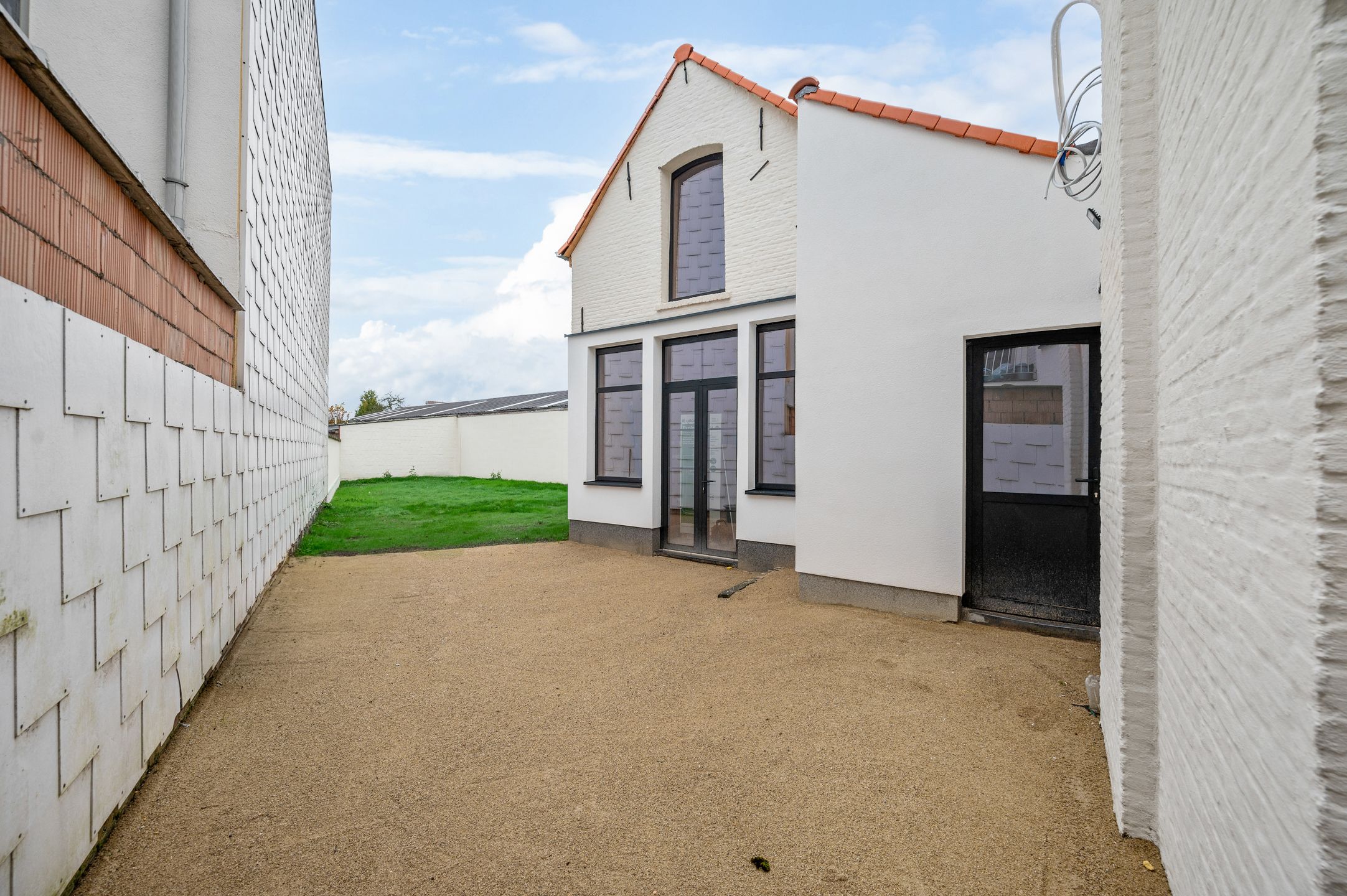 Prachtig gerenoveerde woning met bijgebouw - centrum Kontich foto 3