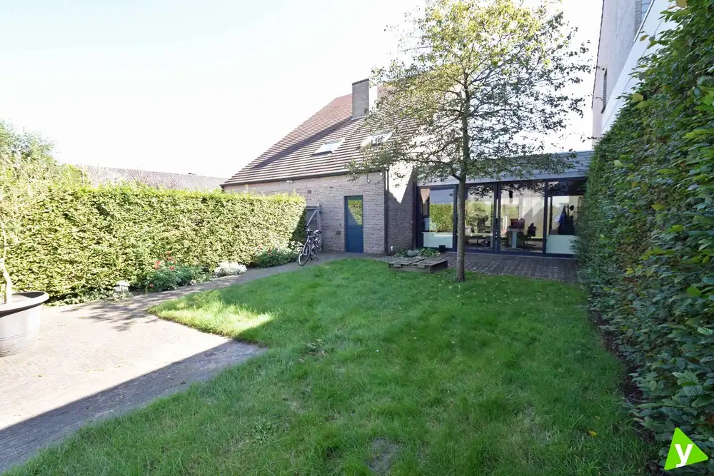 Ruime woning nabij het centrum van Waarschoot foto 9
