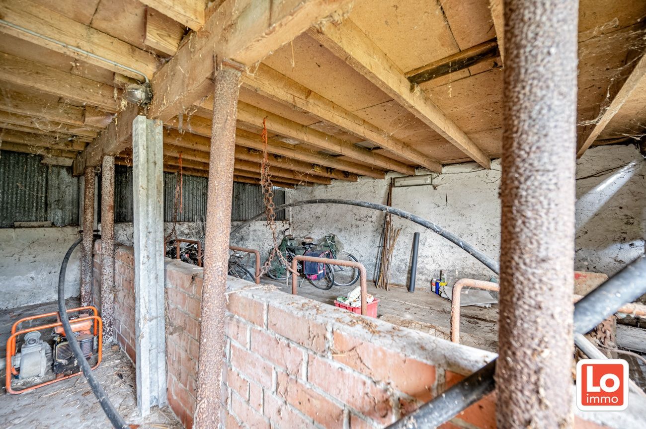 Landelijk gelegen halfopen woning met verschillende stallingen op groot perceel grond met open zicht in Zeveneken! foto 27