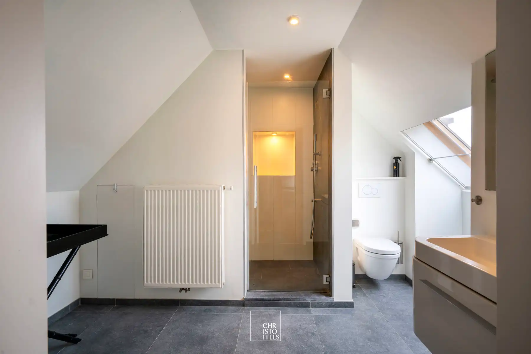 Luxe afgewerkte stadswoning (235m²) in domein Oud Rekem foto 16