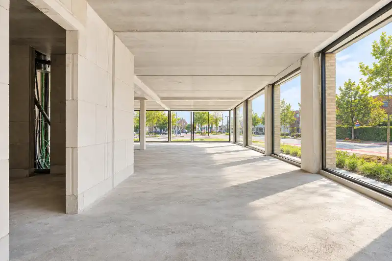 Commerciële ruimte van 186 m² met terras en uitzonderlijke visibiliteit foto 4