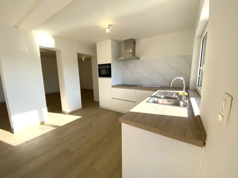 GROOT GV APPARTEMENT (+-117m²) (!!! reg. rechten van toepassing/GEEN BTW!!!)  +autostp + tuin en buitenberging foto 11