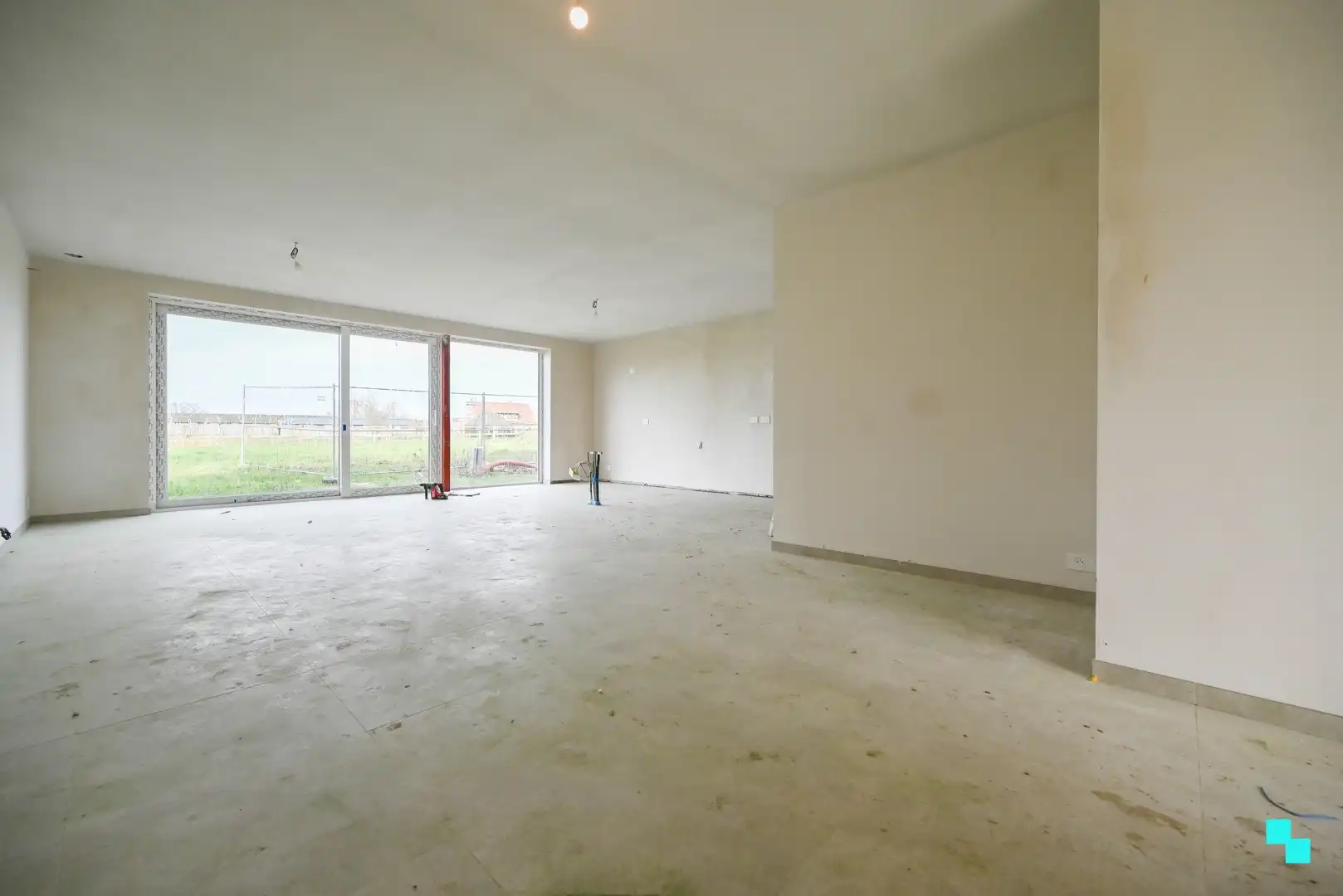 Halfopen nieuwbouwwoning met landelijke verzichten foto 8