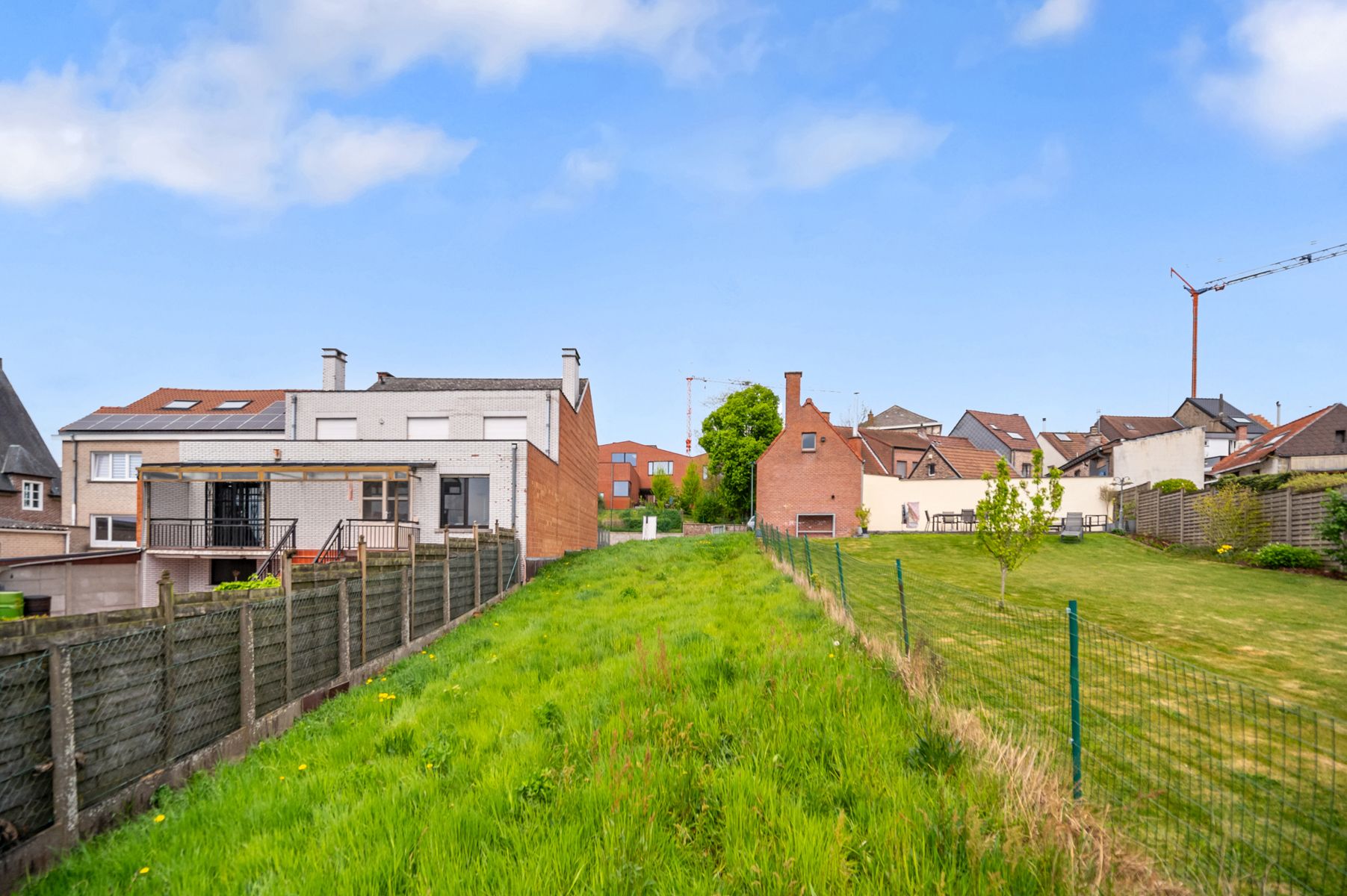 Bouwgrond voor halfopen bebouwing in het hart van Roosdaal foto {{pictureIndex}}