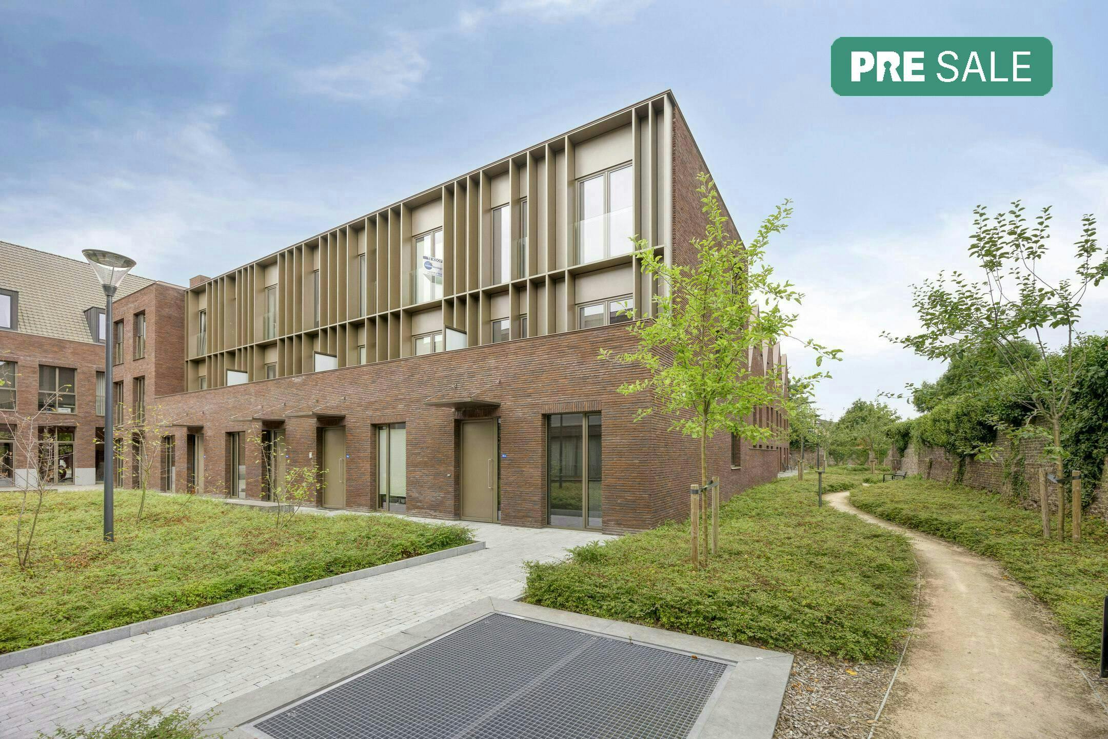 Moderne en energiezuinige woning te koop in Oud-Rekem foto {{pictureIndex}}