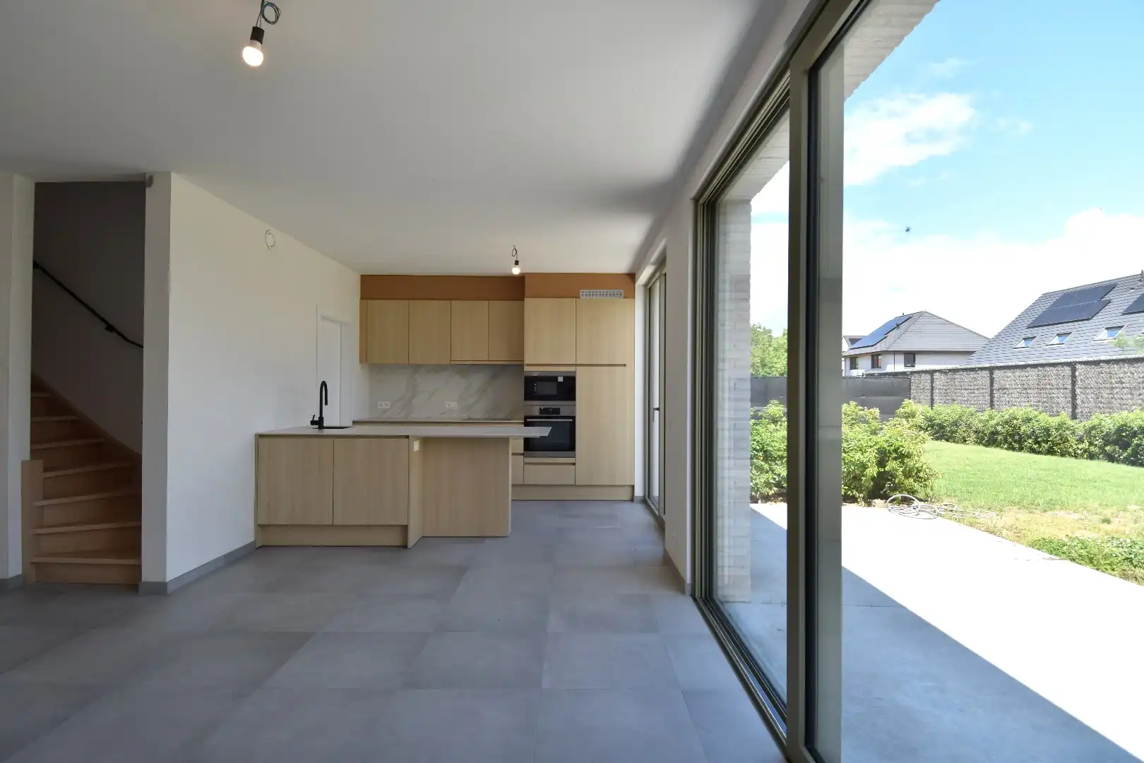 Nieuwbouwwoning (instapklaar!) met 3 slaapkamers, garage en zonnige tuin te koop nabij Bergelen te Gullegem foto 5