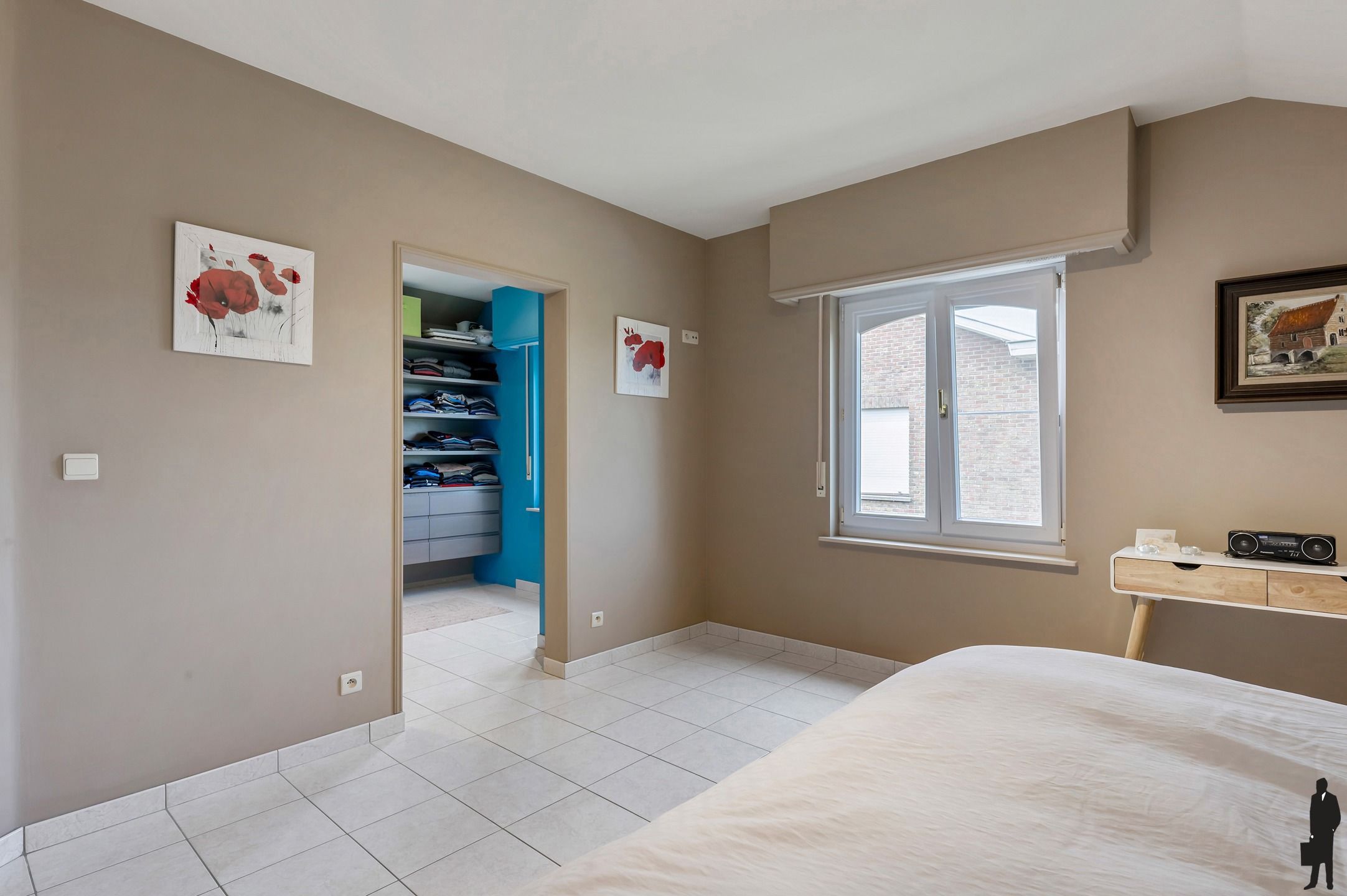 Ruime en instapklare woning (320m²) met 4 slaapkamers en prachtig zicht op weiland op een perceel van 928m² foto 14