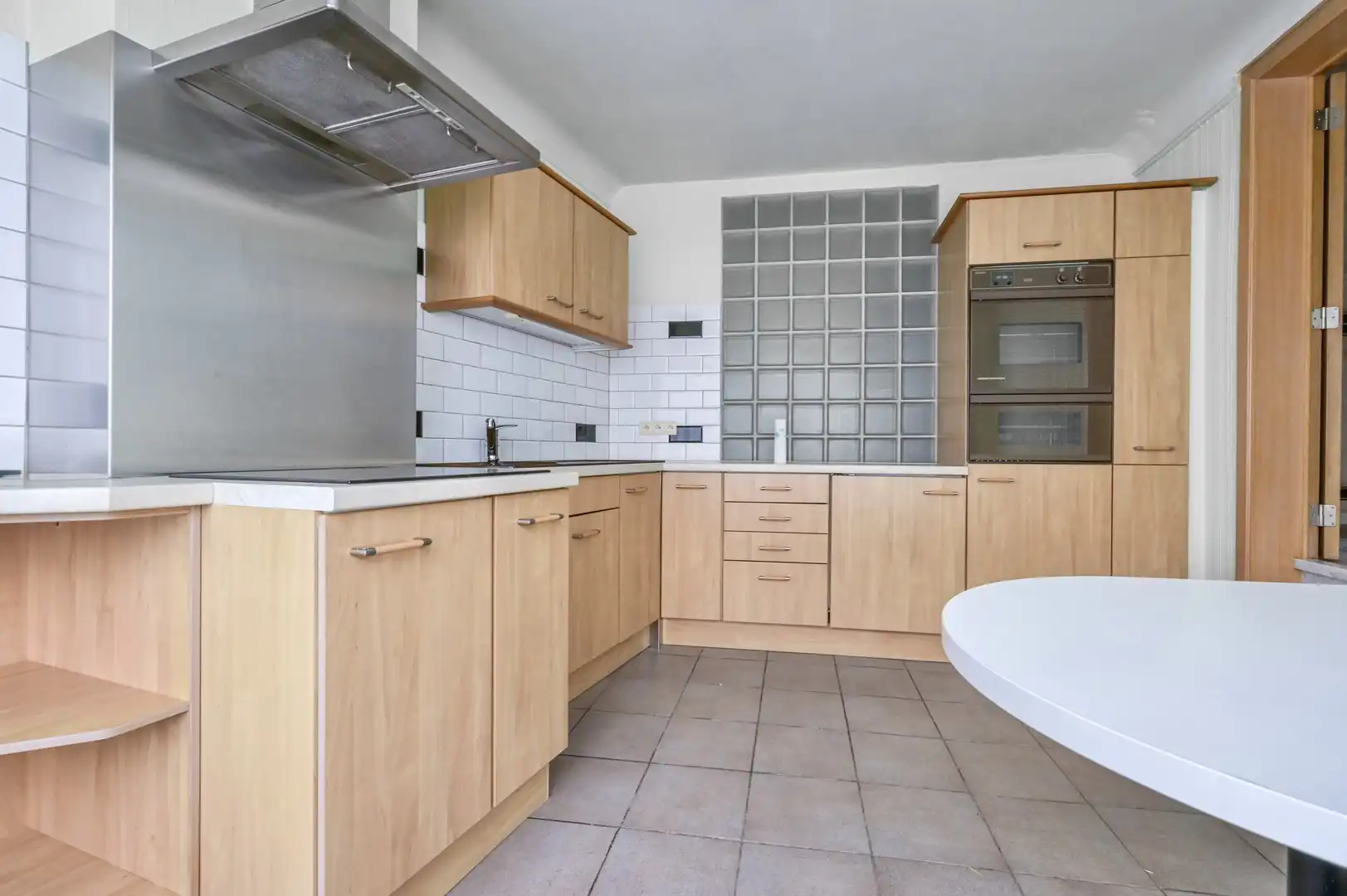Zeer ruim duplex-appartement aan dorpsplein te Bornem foto 6