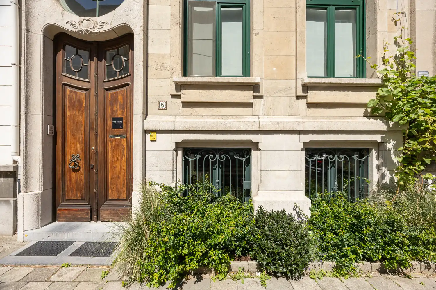 Instapklare en ruime herenwoning (362m²/EPC B) met zalige buitenruimtes op toplocatie te Antwerpen-Zuid: ideaal voor combi wonen/werken! foto 3
