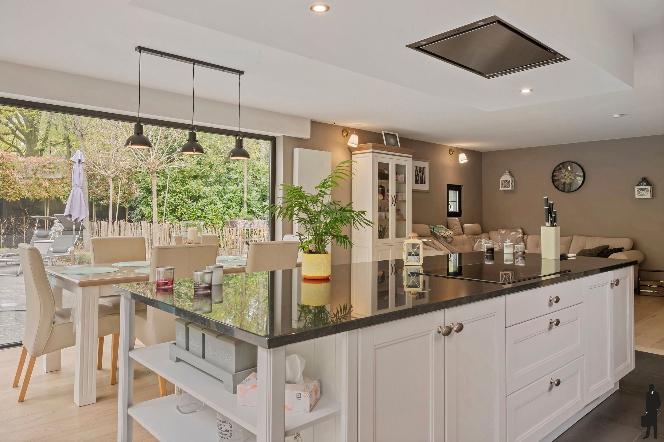 Volledige gerenoveerde villa te koop foto 46