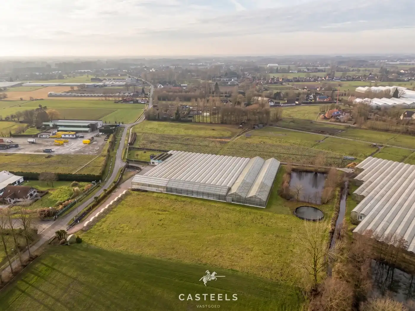 Sierteeltbedrijf 1,58 ha te koop op een toplocatie foto {{pictureIndex}}