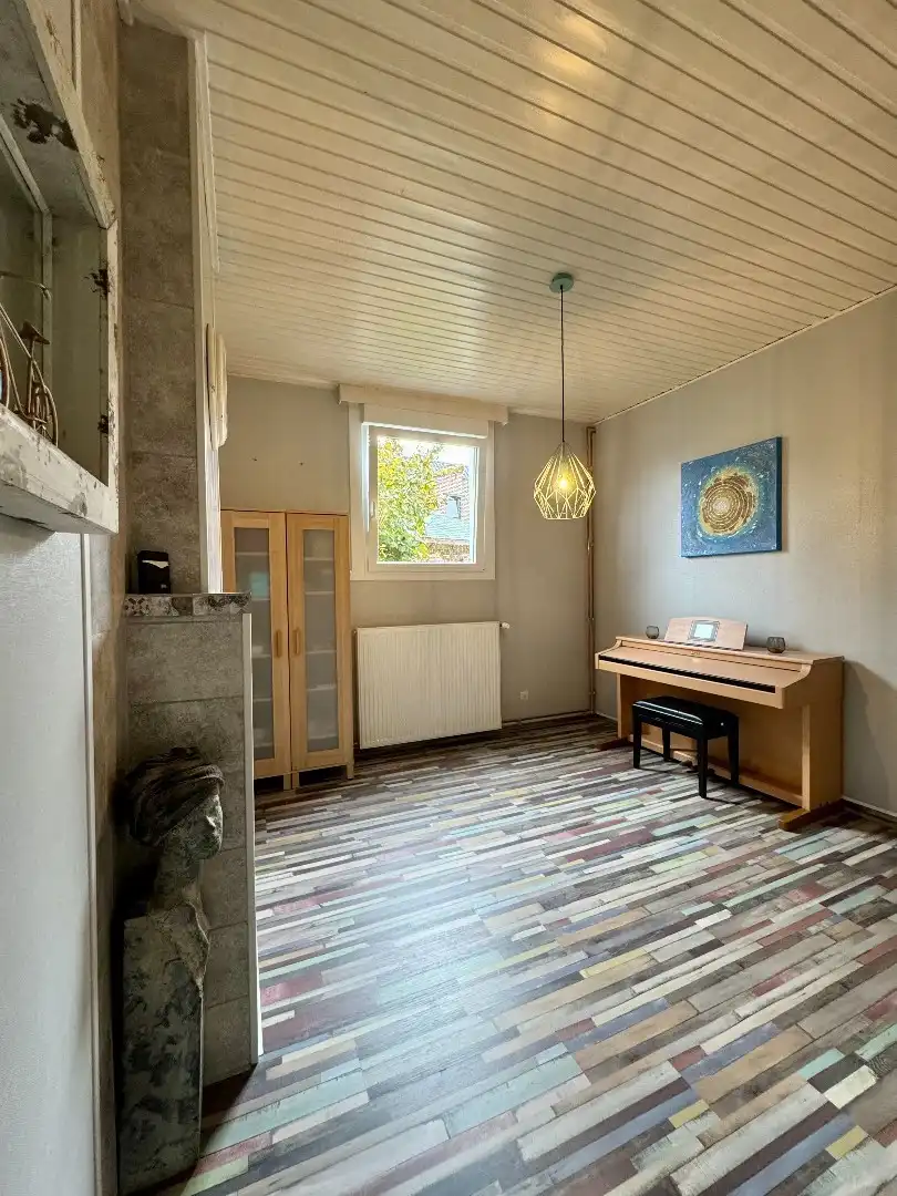 Te koop: ruime woning met onder andere slaapkamer en badkamer op het gelijkvloers.  foto 7