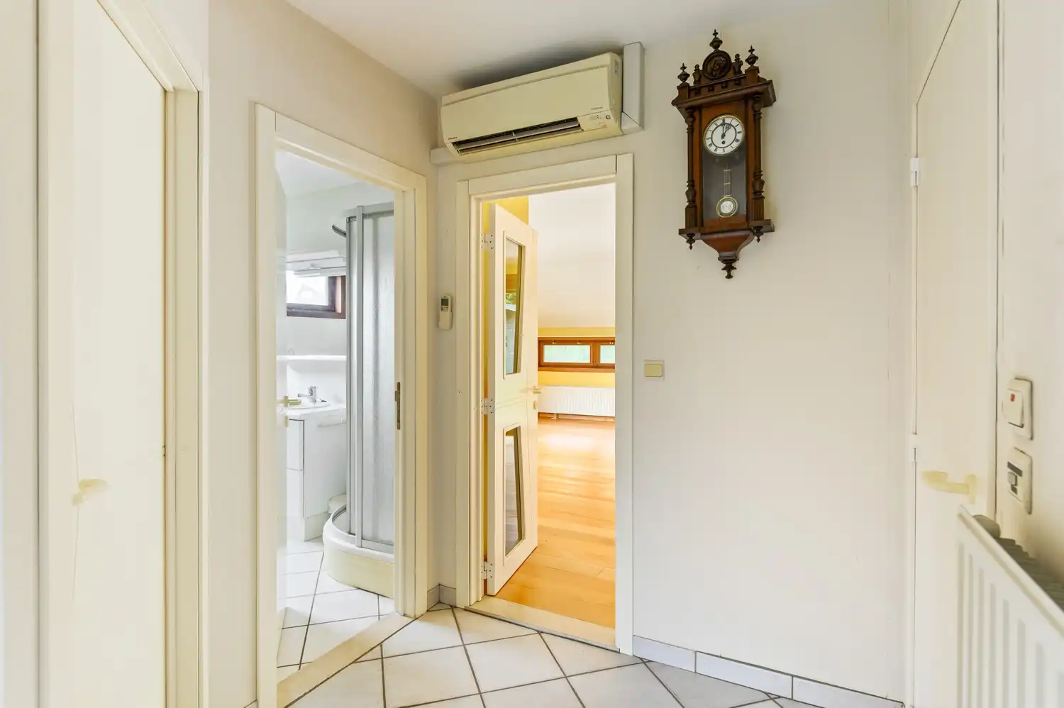 Vrijstaande laagbouwwoning met zonnige tuin en uitbreidingsmogelijkheden in Oelegem! foto 3