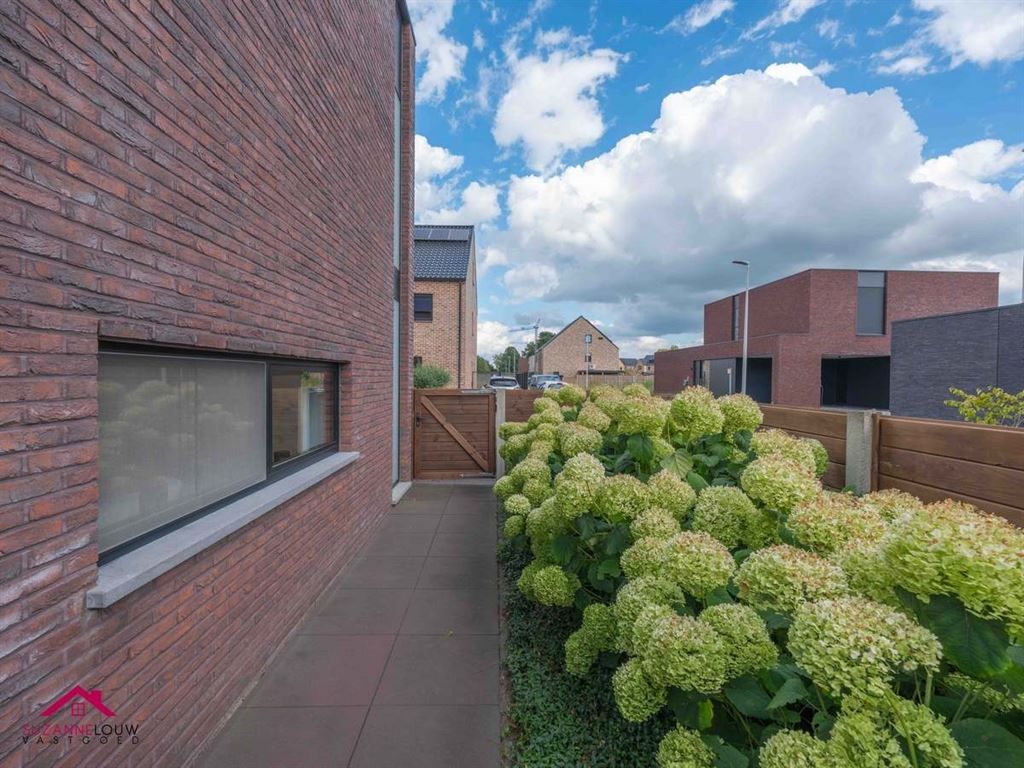 Vrijstaande, moderne nieuwbouwwoning foto 4