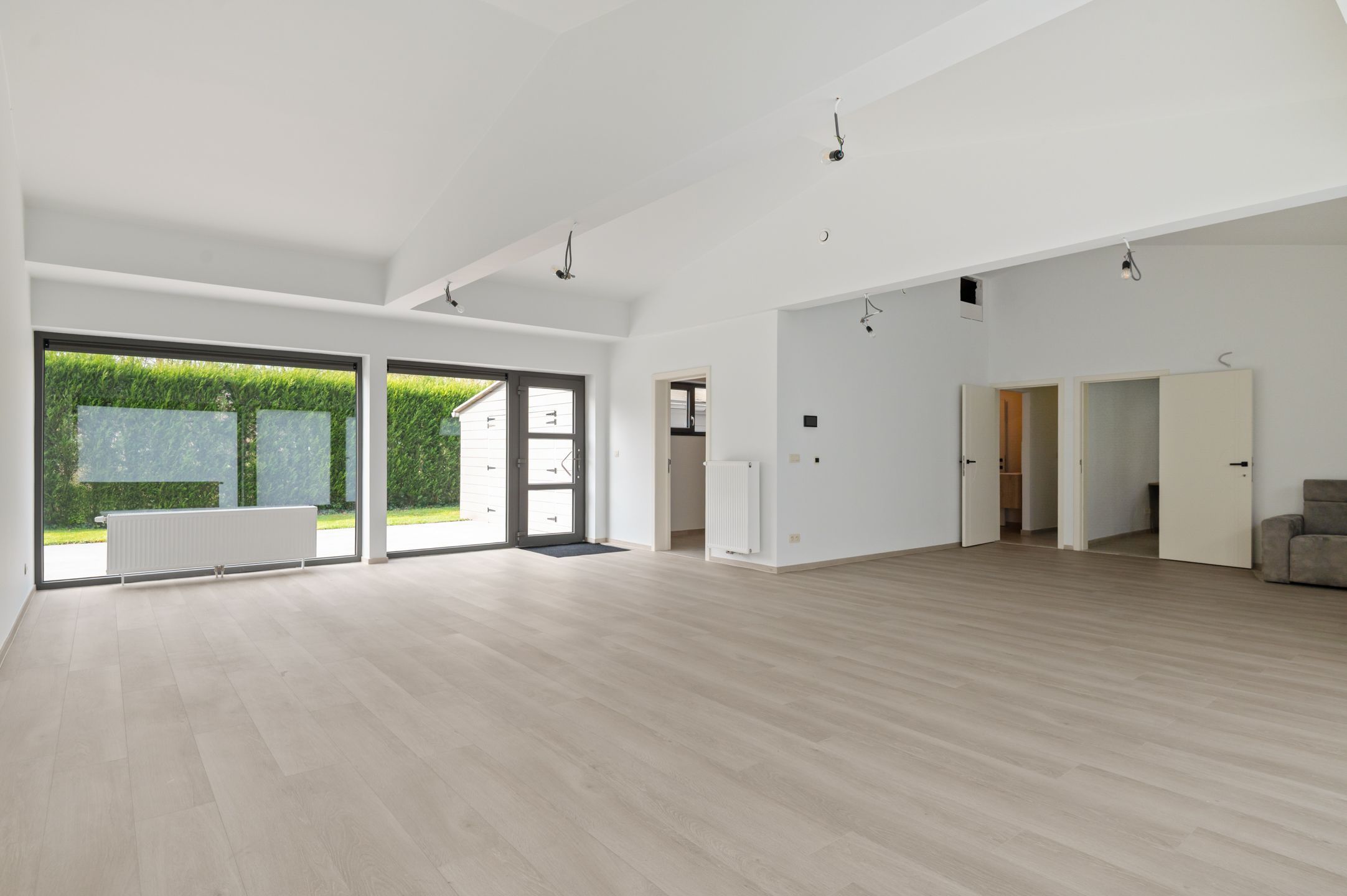 Unieke laagbouwvilla met polyvalente ruimte op ruim perceel in Brasschaat! foto 23