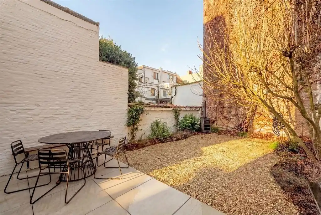 Sfeervol, instapklaar herenhuis met 4 slaapkamers & mediterraanse tuin in hartje Harmoniewijk foto 3