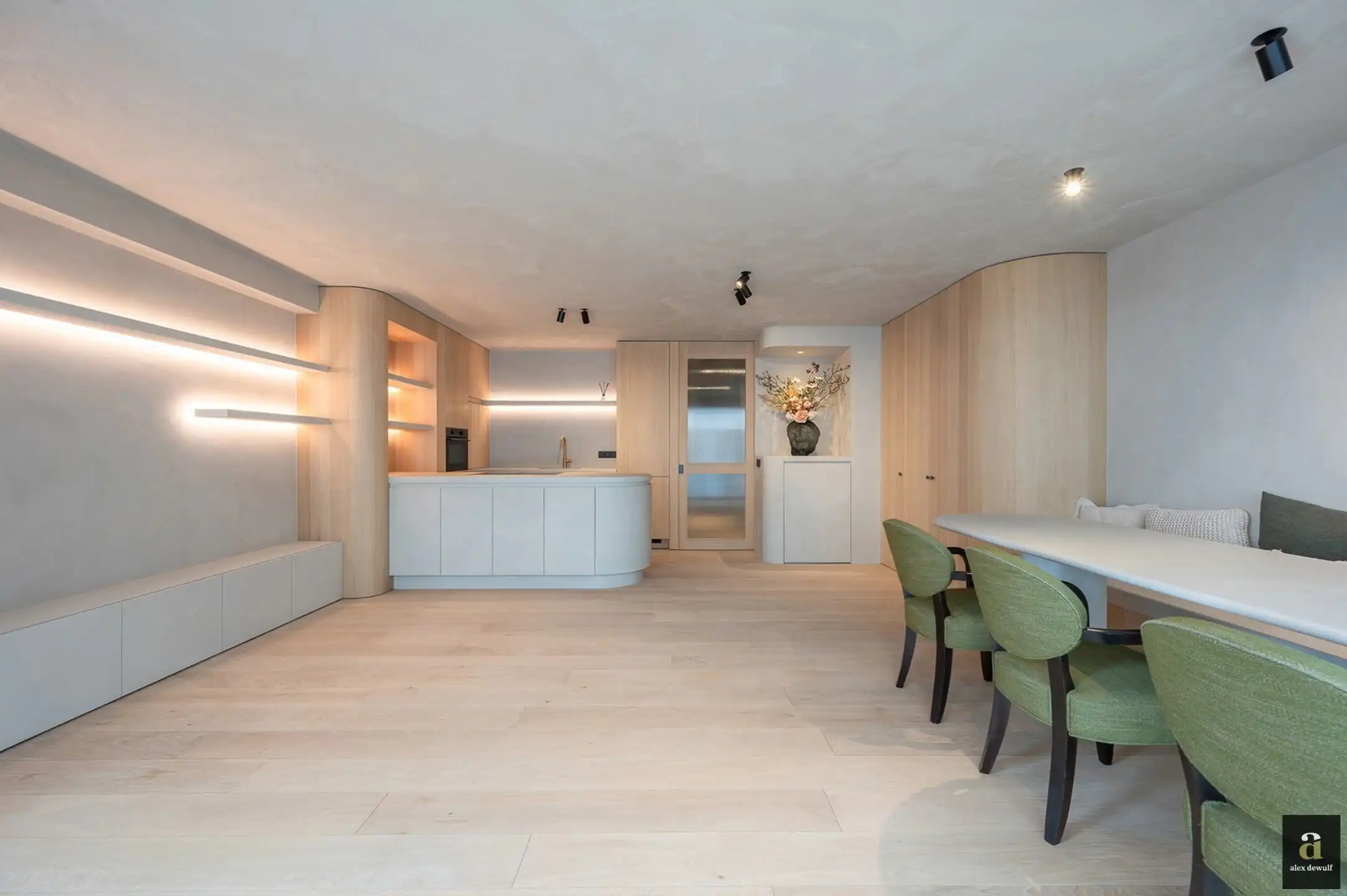 Gerenoveerd appartement met 3 slaapkamers, gelegen nabij de Zeedijk en het Driehoeksplein. foto 4