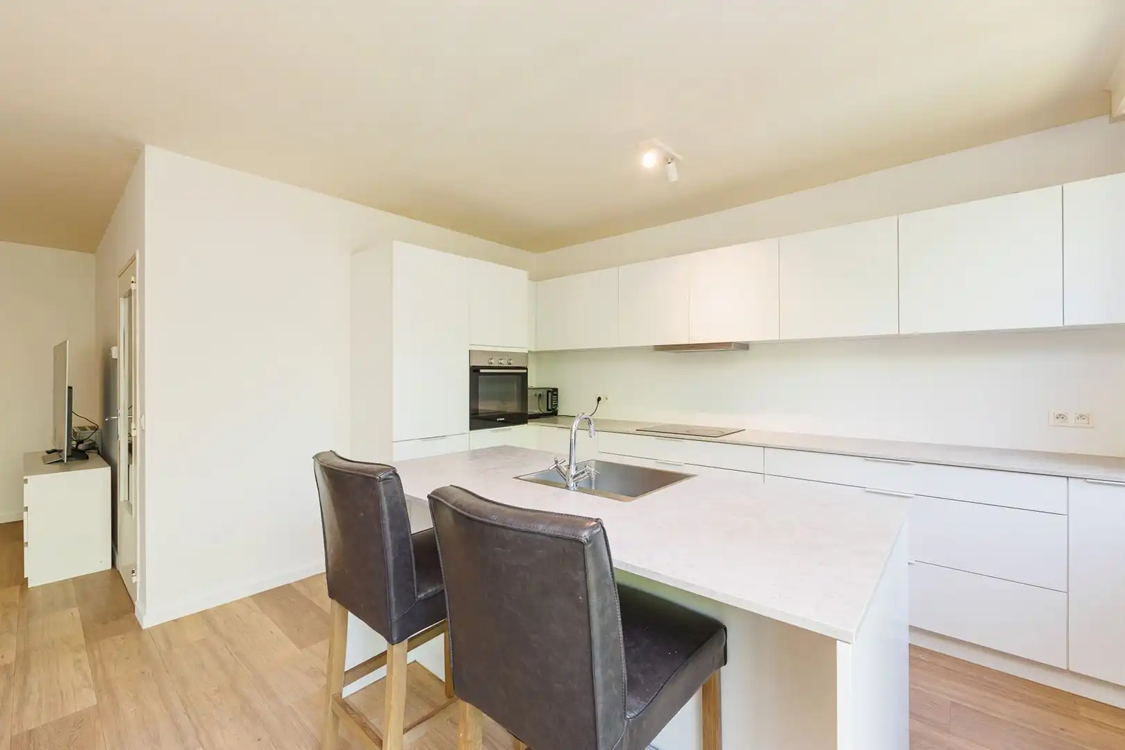 Modern appartement met balkon foto 3