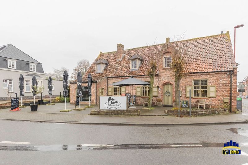 Gezellige bistro met woonst te koop in Nevele foto {{pictureIndex}}