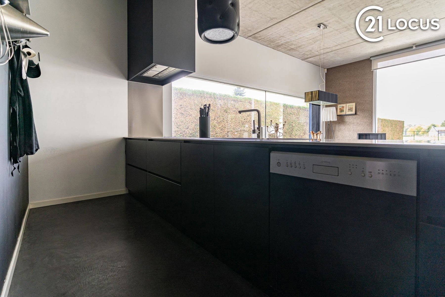 Handelsruimte met woonst & 6 parkings te koop in Kruibeke foto 20