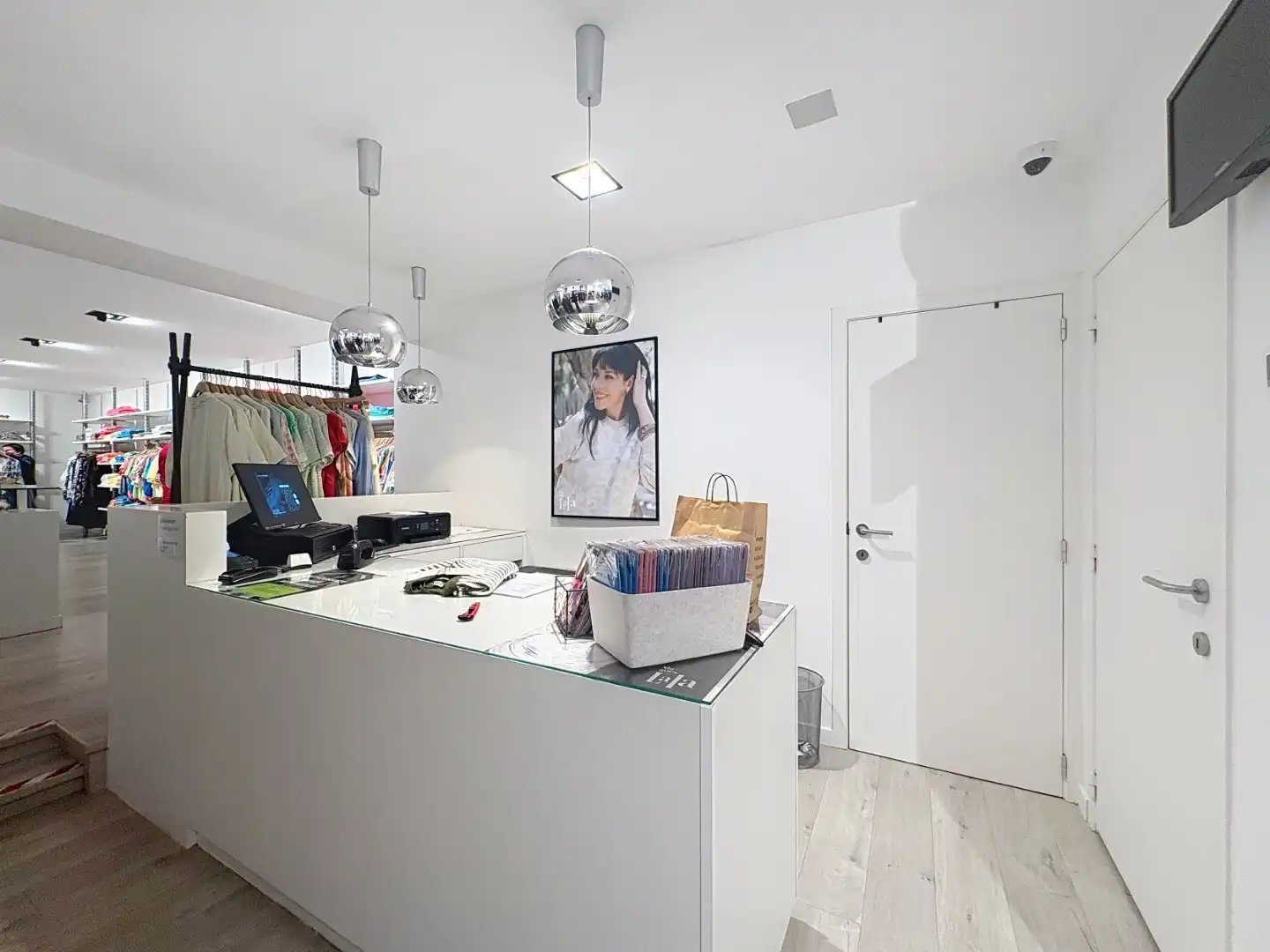 Uitstekend gelegen handelspand te huur in het hart van Koksijde-Bad foto 12