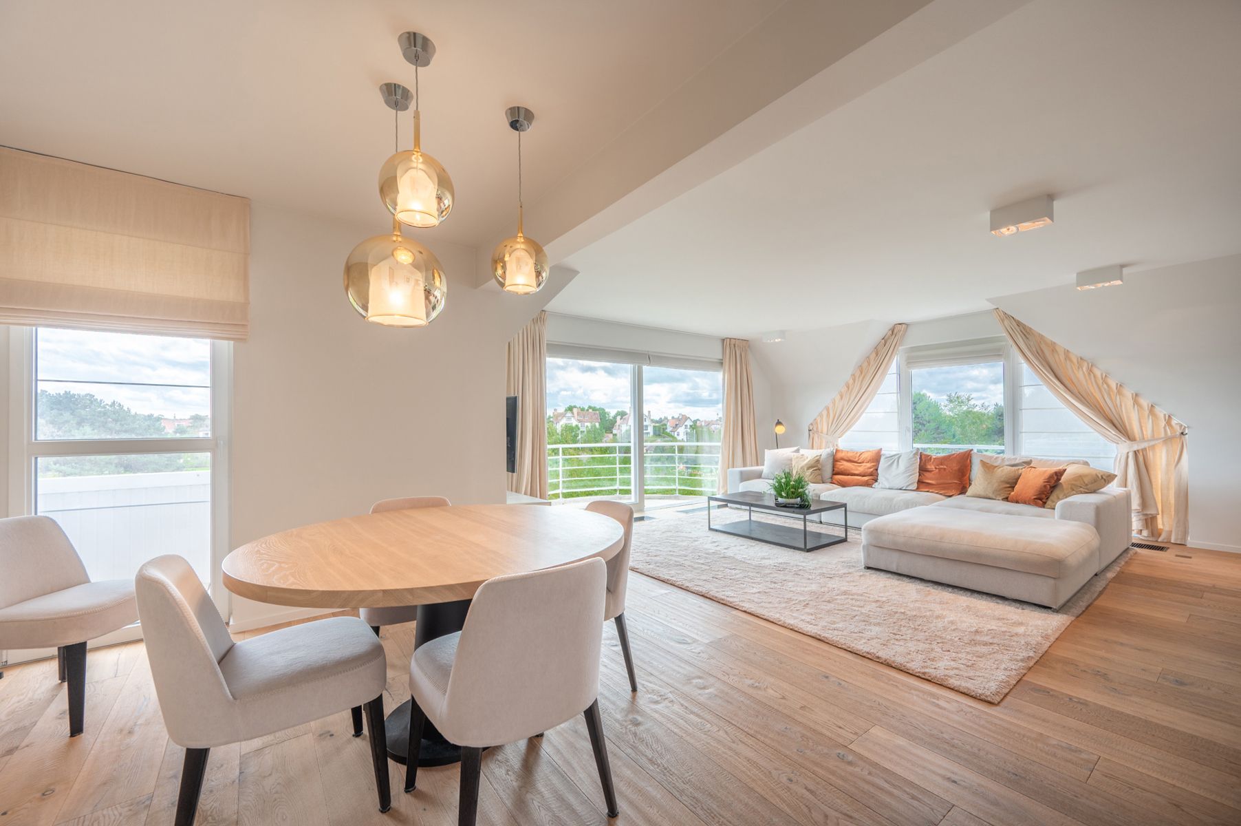 Instapklaar, ruim appartement met open zicht op de Approachgolf - Zoute foto {{pictureIndex}}